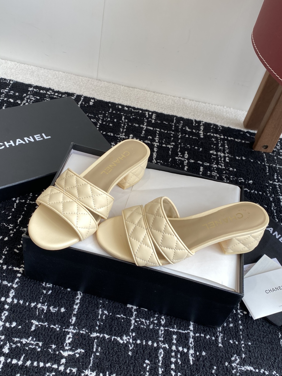 代购级（官网同步✈️盒包装）
CHANEL 香奈儿 24ss 二带 粗跟 拖鞋 凉鞋

自留款，真皮底，