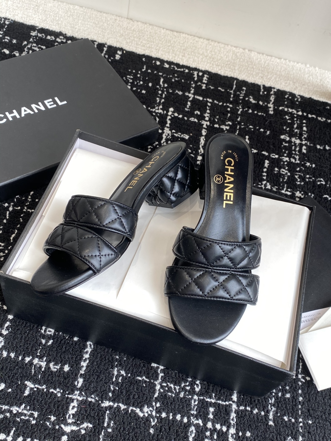 代购级（官网同步✈️盒包装）
CHANEL 香奈儿 24ss 二带 粗跟 拖鞋 凉鞋

自留款，真皮底，