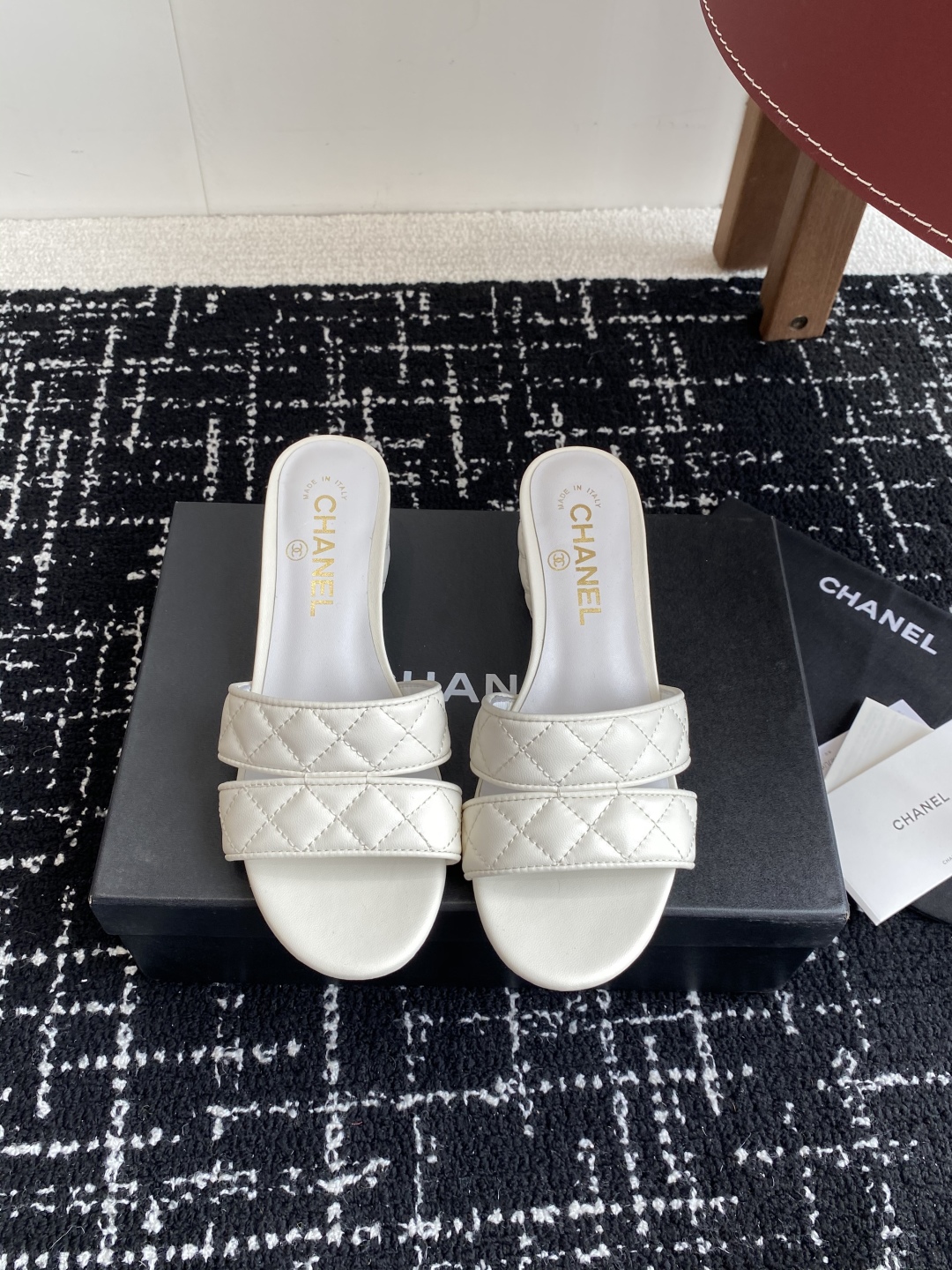 代购级（官网同步✈️盒包装）
CHANEL 香奈儿 24ss 二带 粗跟 拖鞋 凉鞋

自留款，真皮底，
