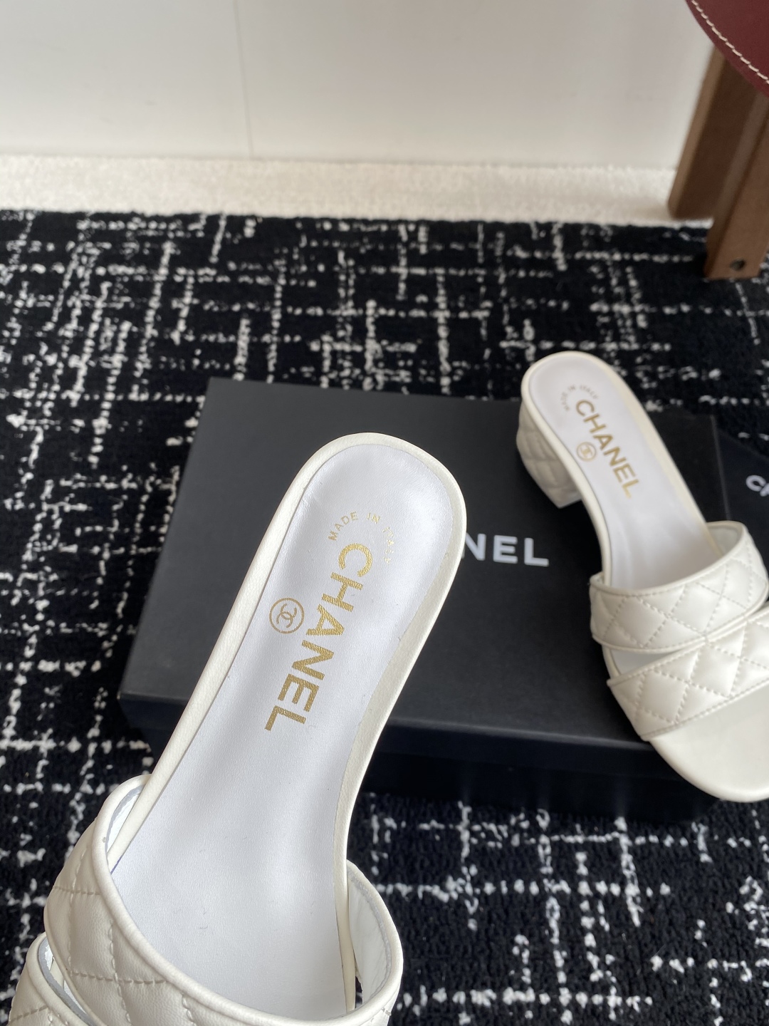代购级（官网同步✈️盒包装）
CHANEL 香奈儿 24ss 二带 粗跟 拖鞋 凉鞋

自留款，真皮底，
