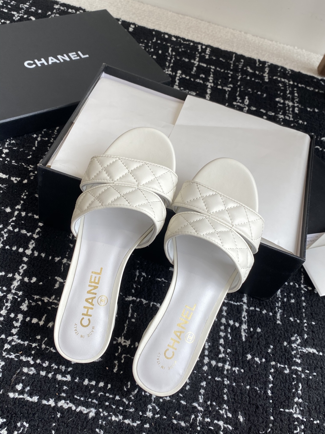 代购级（官网同步✈️盒包装）
CHANEL 香奈儿 24ss 二带 粗跟 拖鞋 凉鞋

自留款，真皮底，