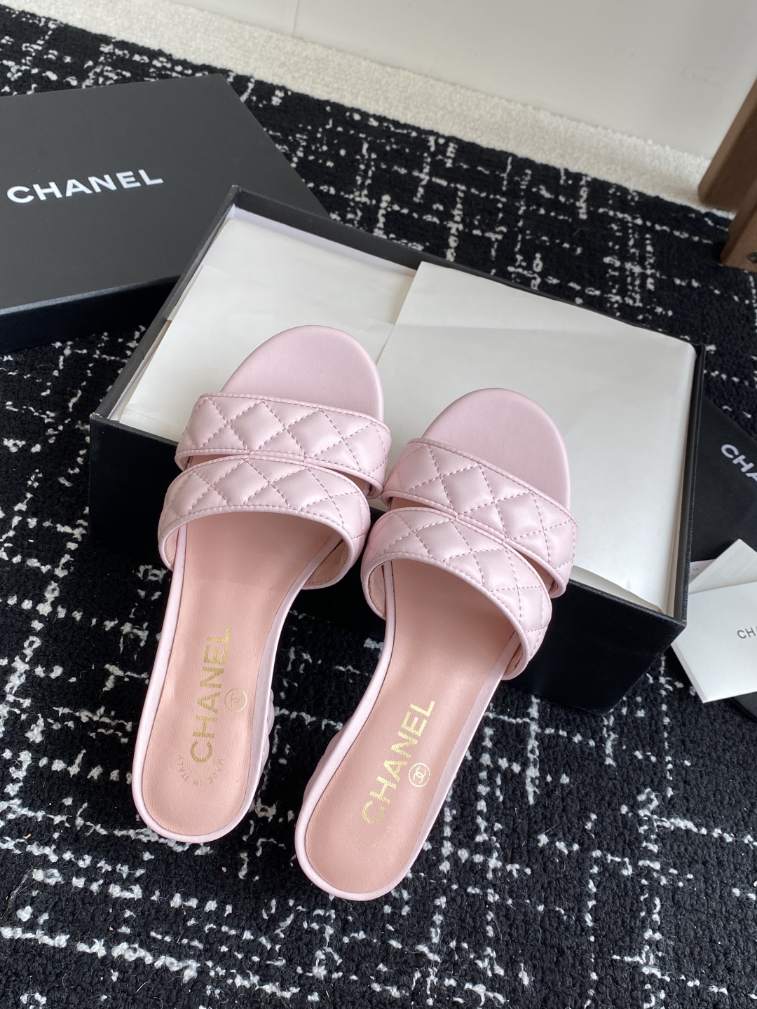 代购级（官网同步✈️盒包装）
CHANEL 香奈儿 24ss 二带 粗跟 拖鞋 凉鞋

自留款，真皮底，