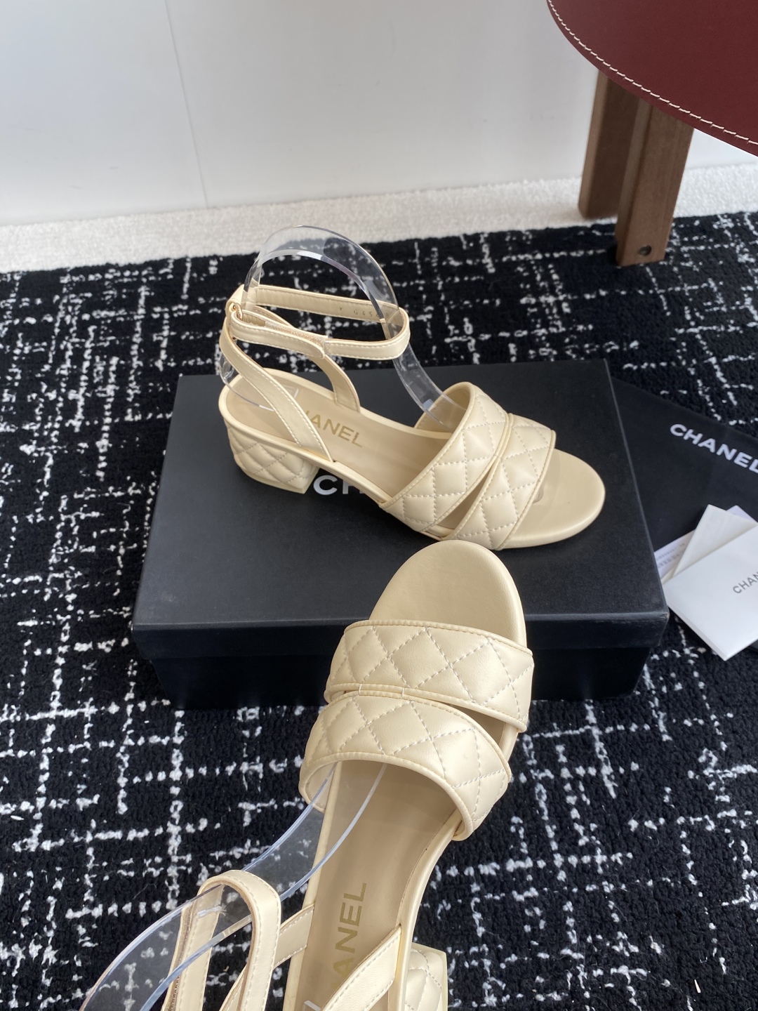 代购级（官网同步✈️盒包装）
CHANEL 香奈儿 24ss 二带 粗跟 拖鞋 凉鞋

自留款，真皮底，