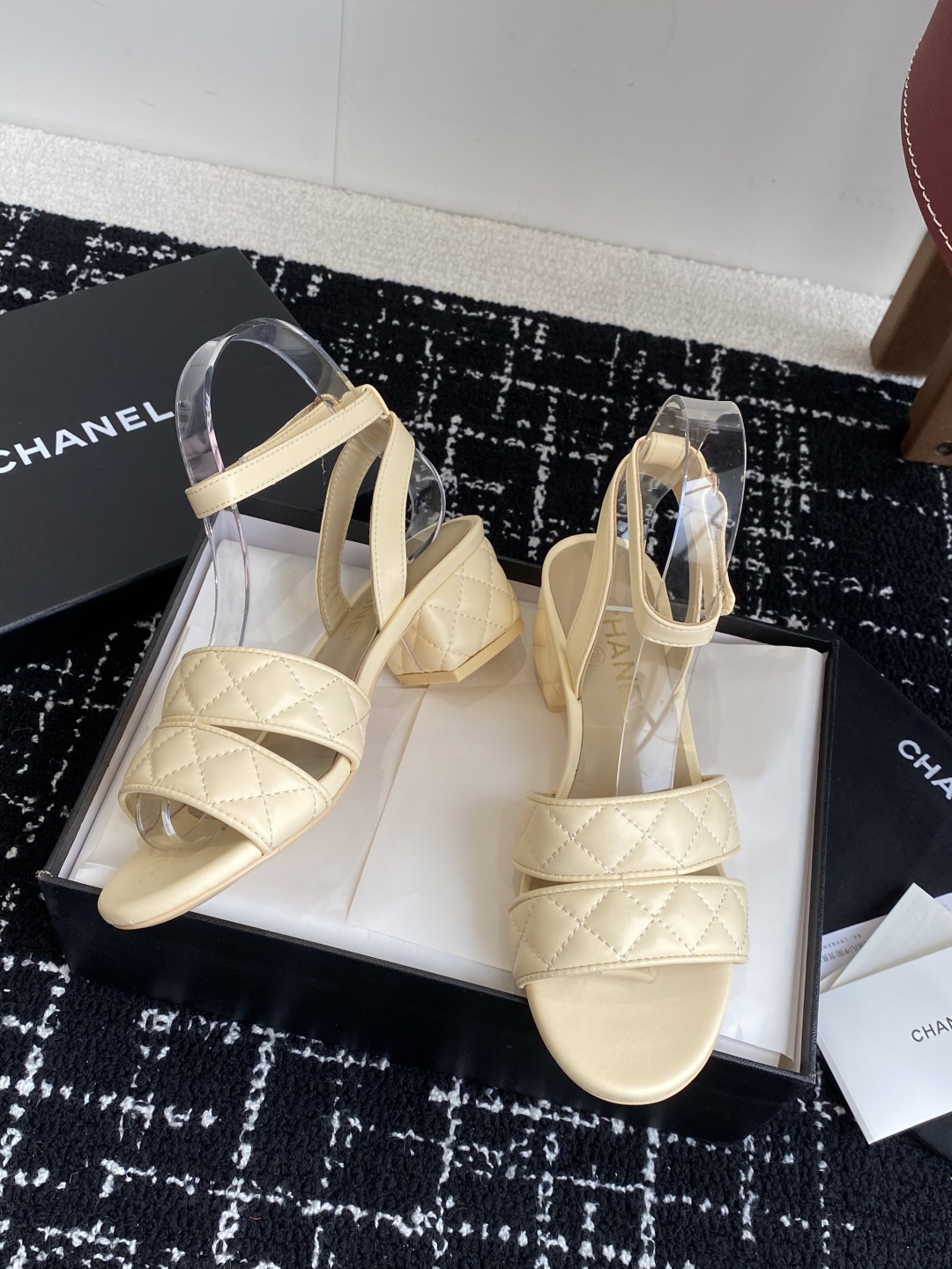 代购级（官网同步✈️盒包装）
CHANEL 香奈儿 24ss 二带 粗跟 拖鞋 凉鞋

自留款，真皮底，