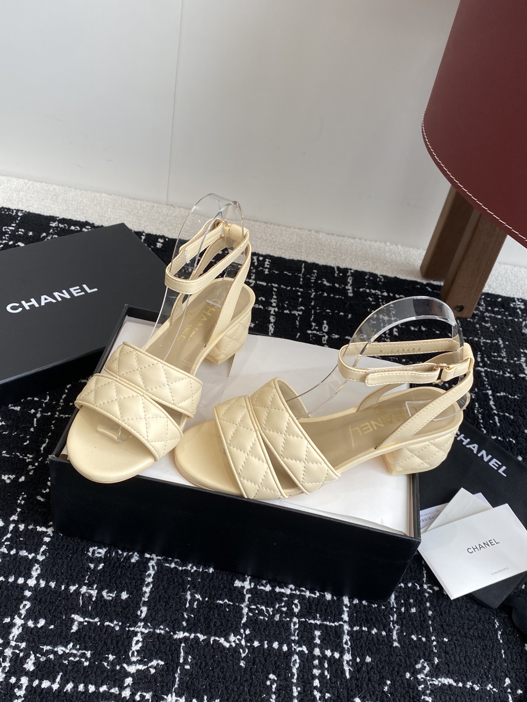 代购级（官网同步✈️盒包装）
CHANEL 香奈儿 24ss 二带 粗跟 拖鞋 凉鞋

自留款，真皮底，