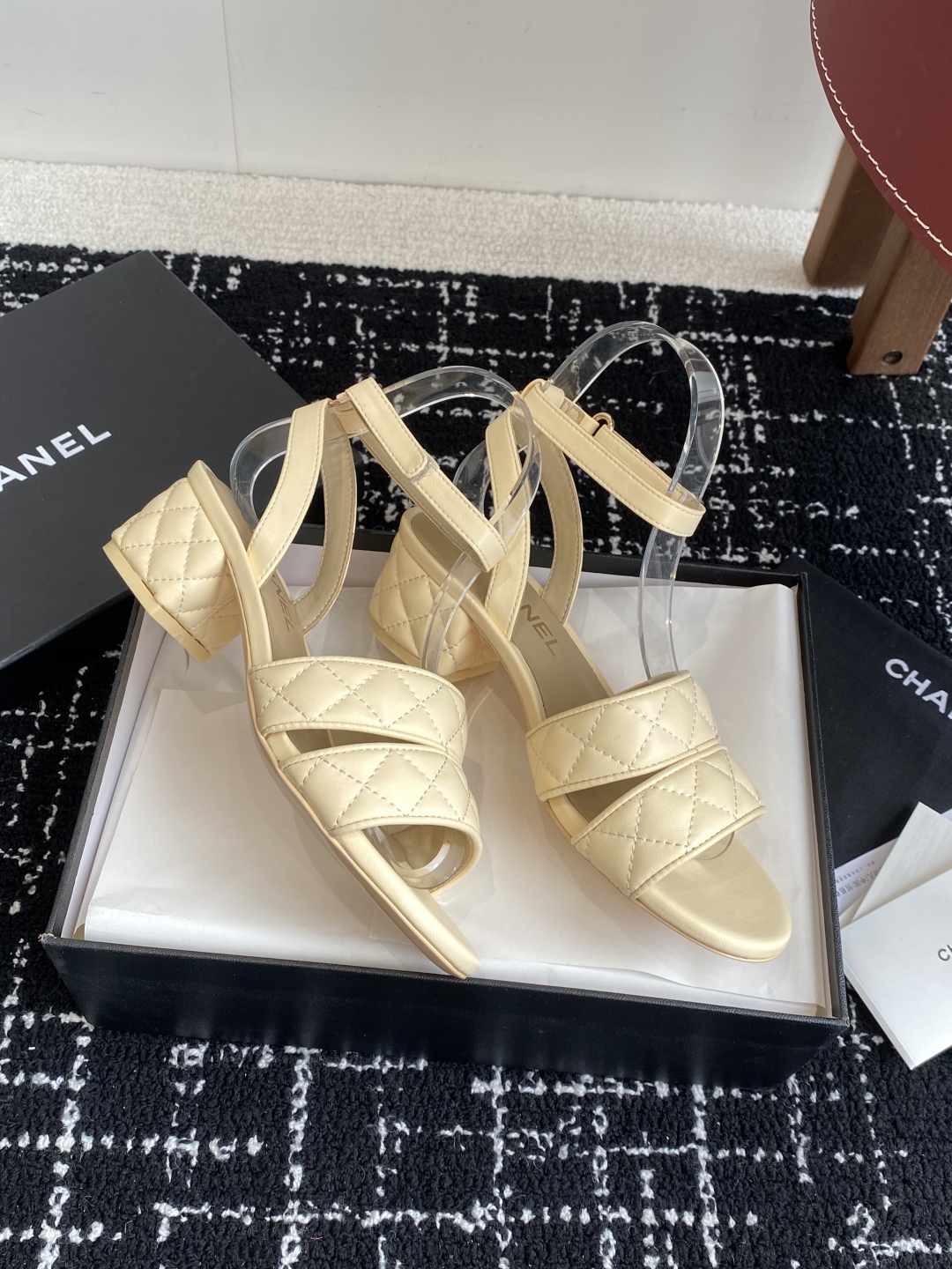 代购级（官网同步✈️盒包装）
CHANEL 香奈儿 24ss 二带 粗跟 拖鞋 凉鞋

自留款，真皮底，