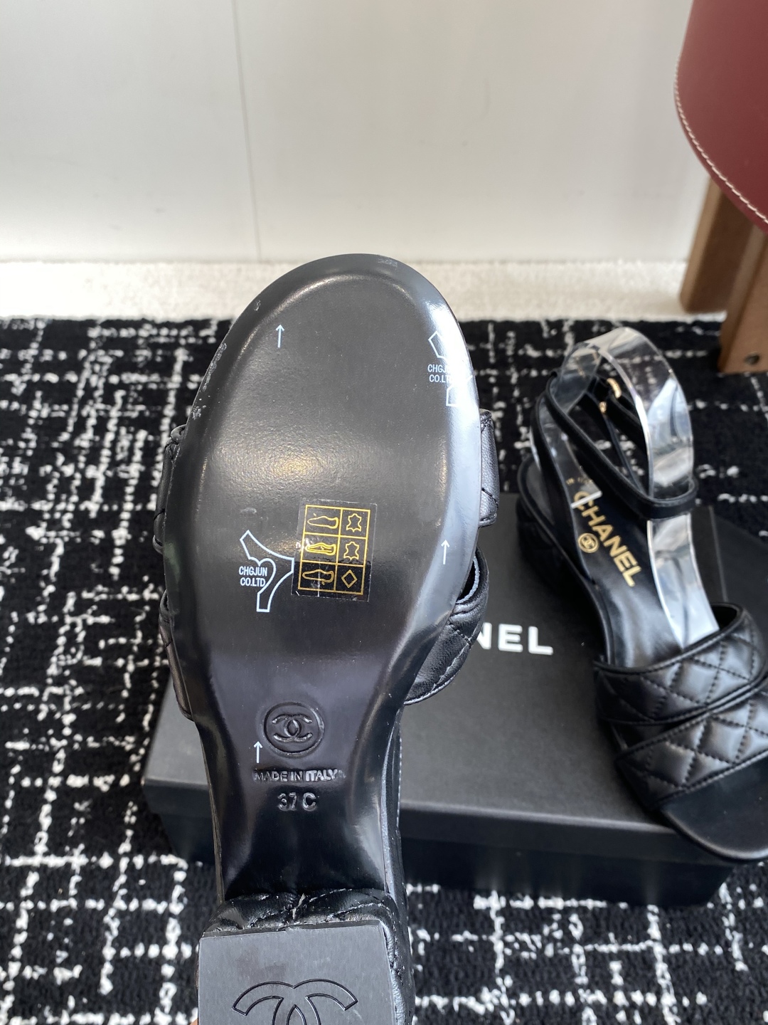 代购级（官网同步✈️盒包装）
CHANEL 香奈儿 24ss 二带 粗跟 拖鞋 凉鞋

自留款，真皮底，