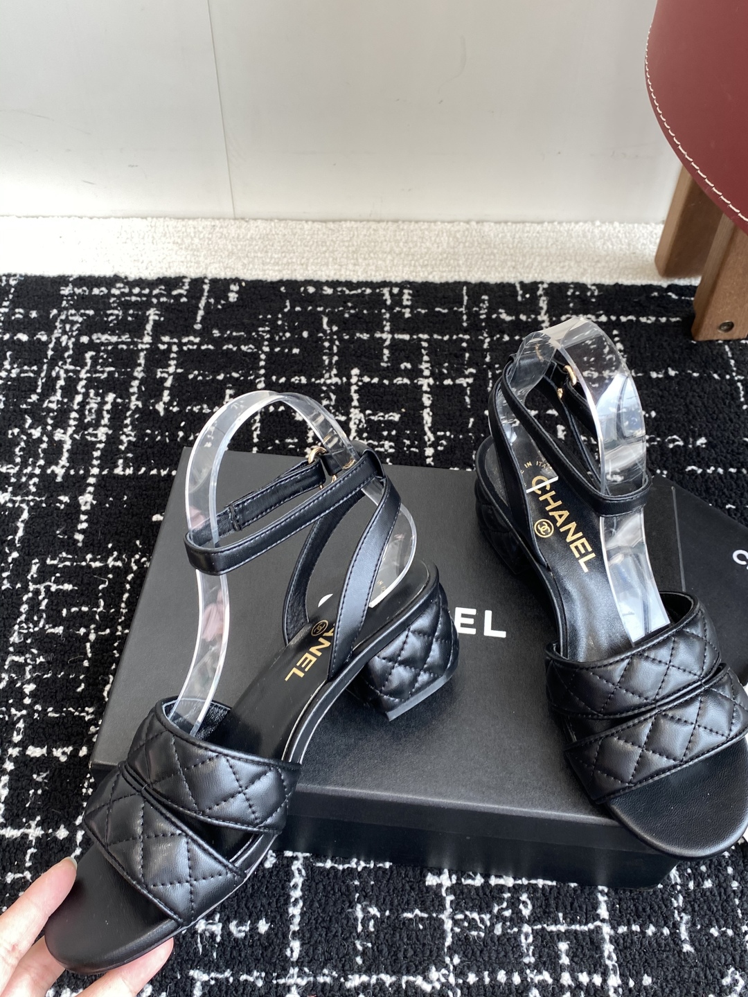 代购级（官网同步✈️盒包装）
CHANEL 香奈儿 24ss 二带 粗跟 拖鞋 凉鞋

自留款，真皮底，
