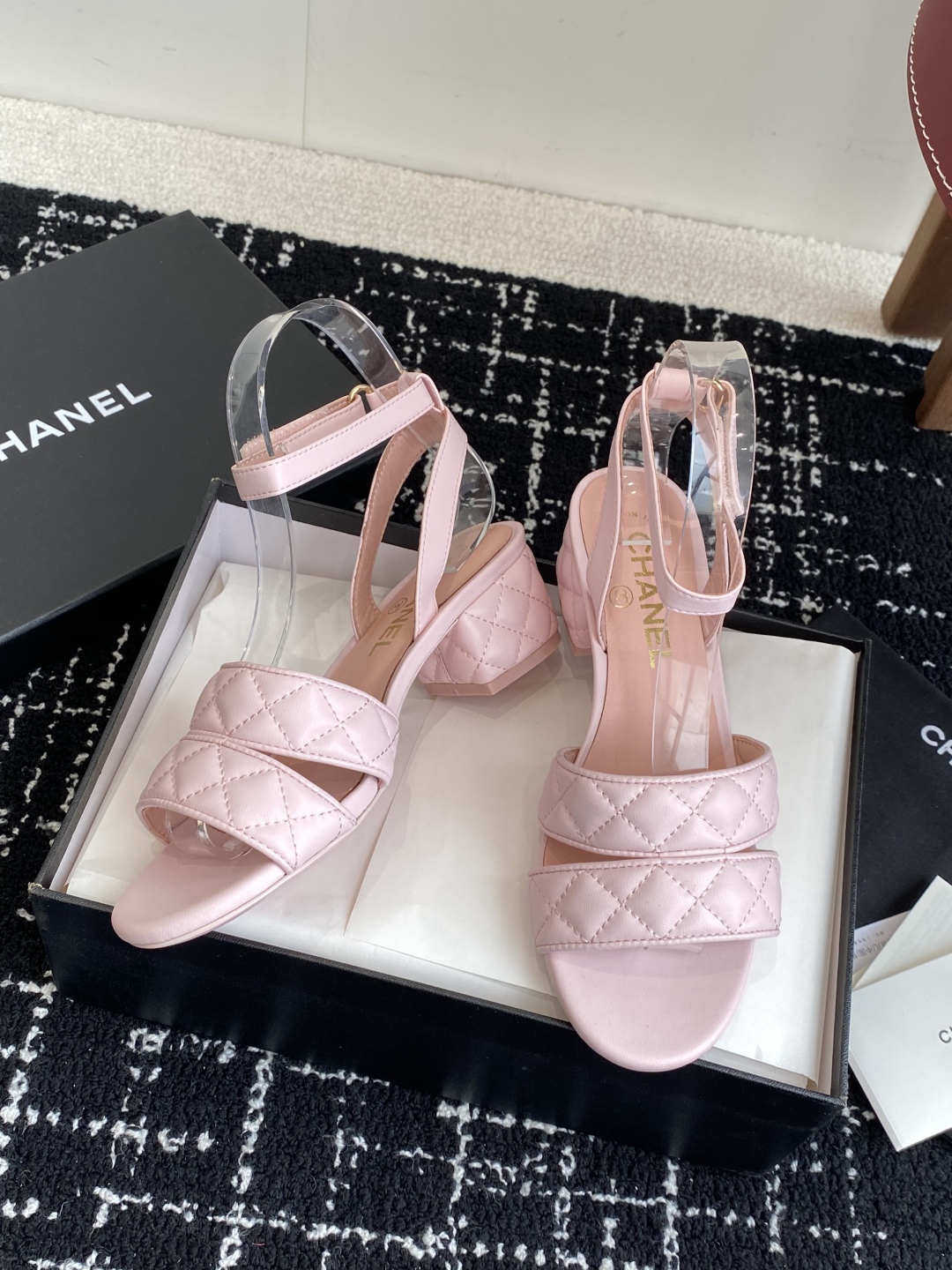 代购级（官网同步✈️盒包装）
CHANEL 香奈儿 24ss 二带 粗跟 拖鞋 凉鞋

自留款，真皮底，