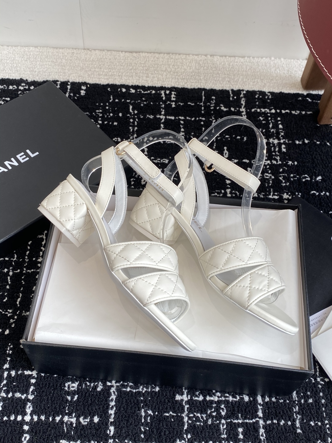 代购级（官网同步✈️盒包装）
CHANEL 香奈儿 24ss 二带 粗跟 拖鞋 凉鞋

自留款，真皮底，