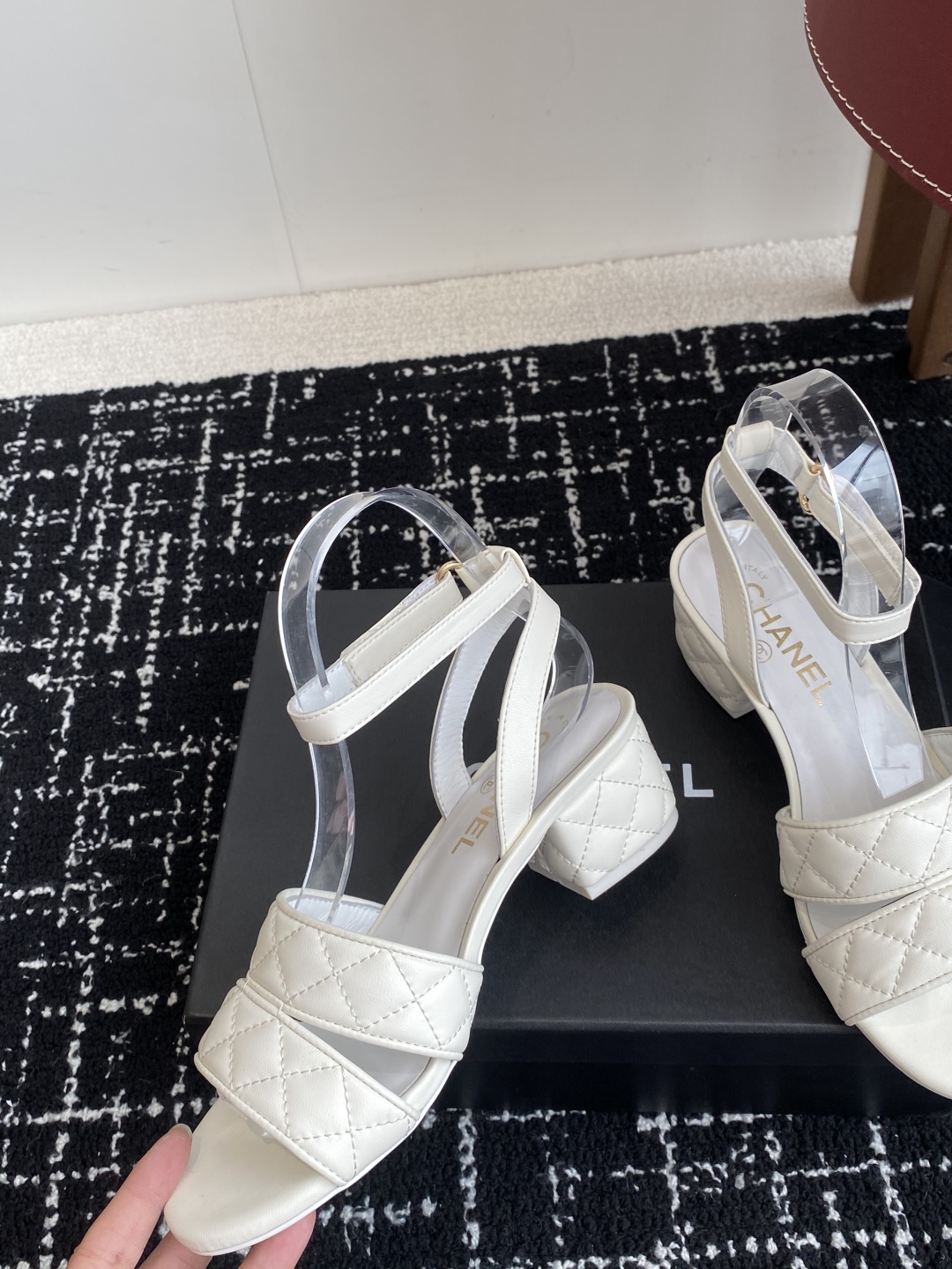 代购级（官网同步✈️盒包装）
CHANEL 香奈儿 24ss 二带 粗跟 拖鞋 凉鞋

自留款，真皮底，