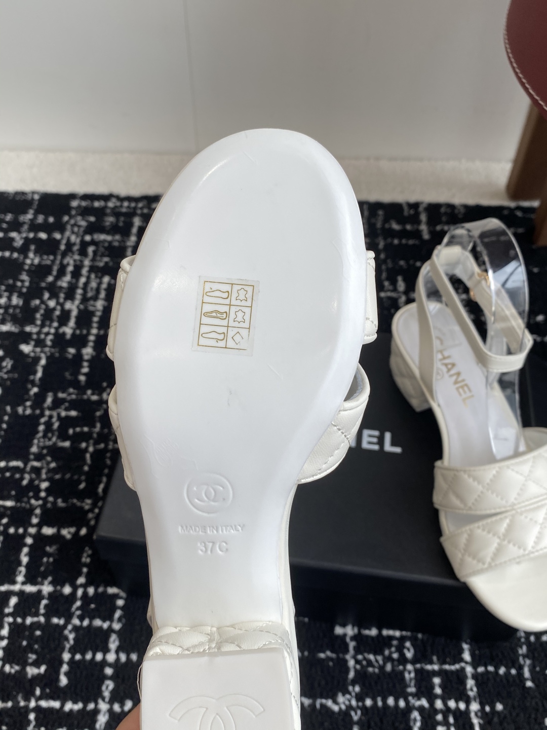 代购级（官网同步✈️盒包装）
CHANEL 香奈儿 24ss 二带 粗跟 拖鞋 凉鞋

自留款，真皮底，
