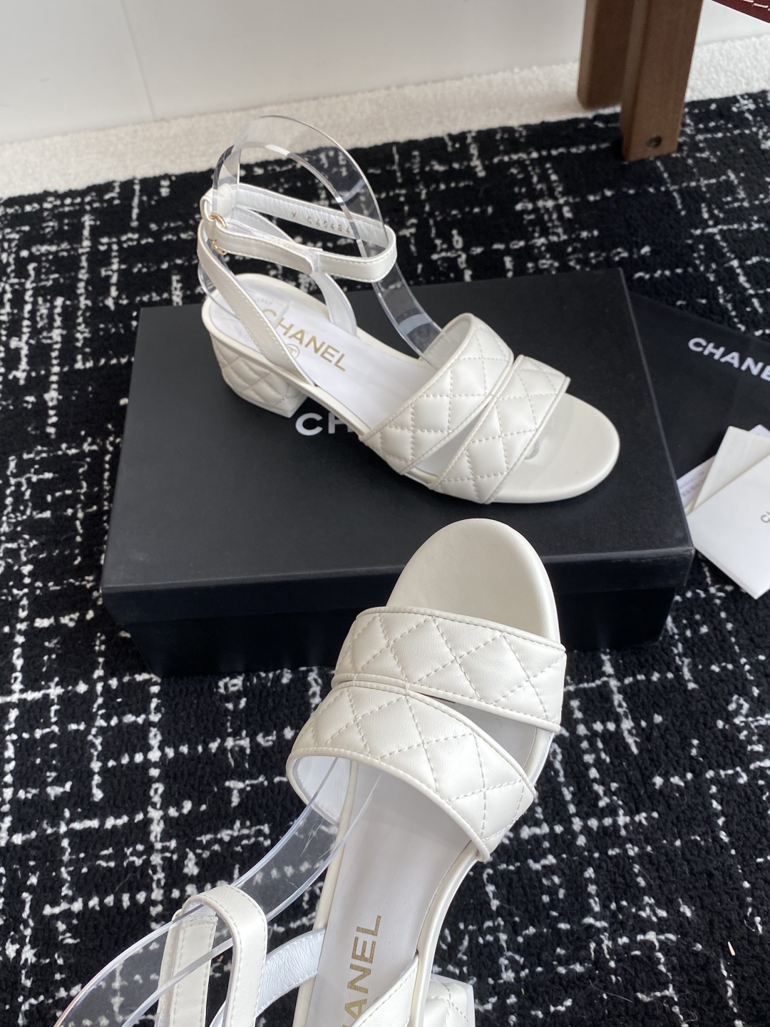 代购级（官网同步✈️盒包装）
CHANEL 香奈儿 24ss 二带 粗跟 拖鞋 凉鞋

自留款，真皮底，