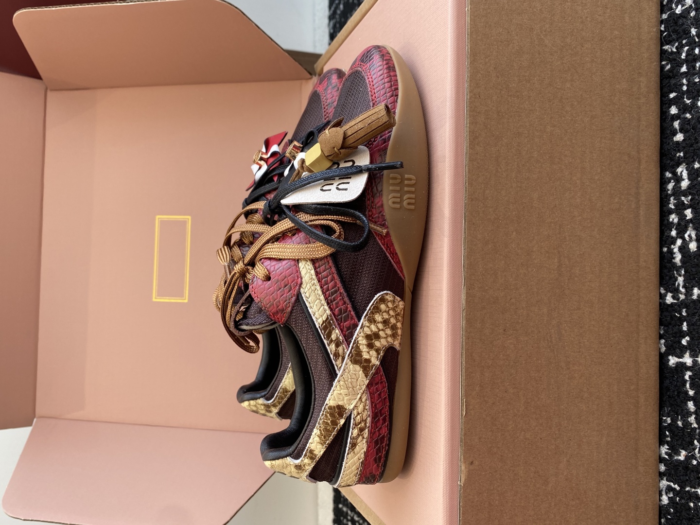 代购级（官网同步✈️盒包装）
Miu Miu 25ss 春夏新款走秀MiuMiu 情侣款德训 休闲鞋 
