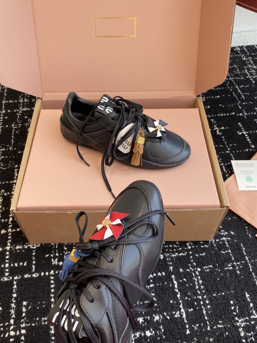 代购级（官网同步✈️盒包装）
Miu Miu 25ss 春夏新款走秀MiuMiu 情侣款德训 休闲鞋 
