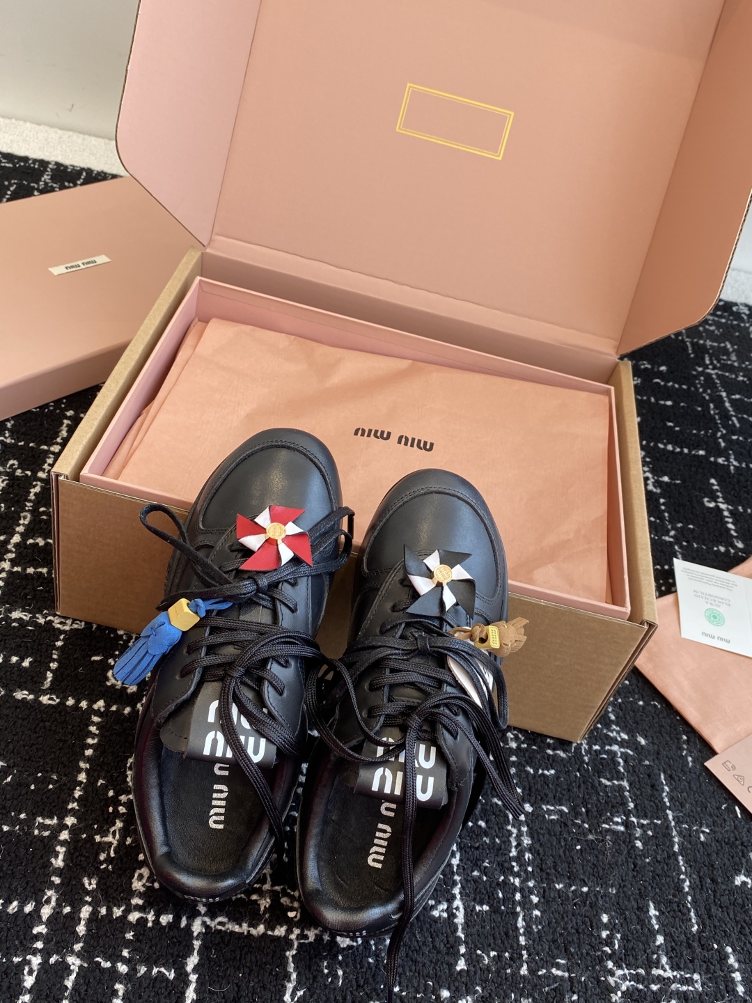 代购级（官网同步✈️盒包装）
Miu Miu 25ss 春夏新款走秀MiuMiu 情侣款德训 休闲鞋 
