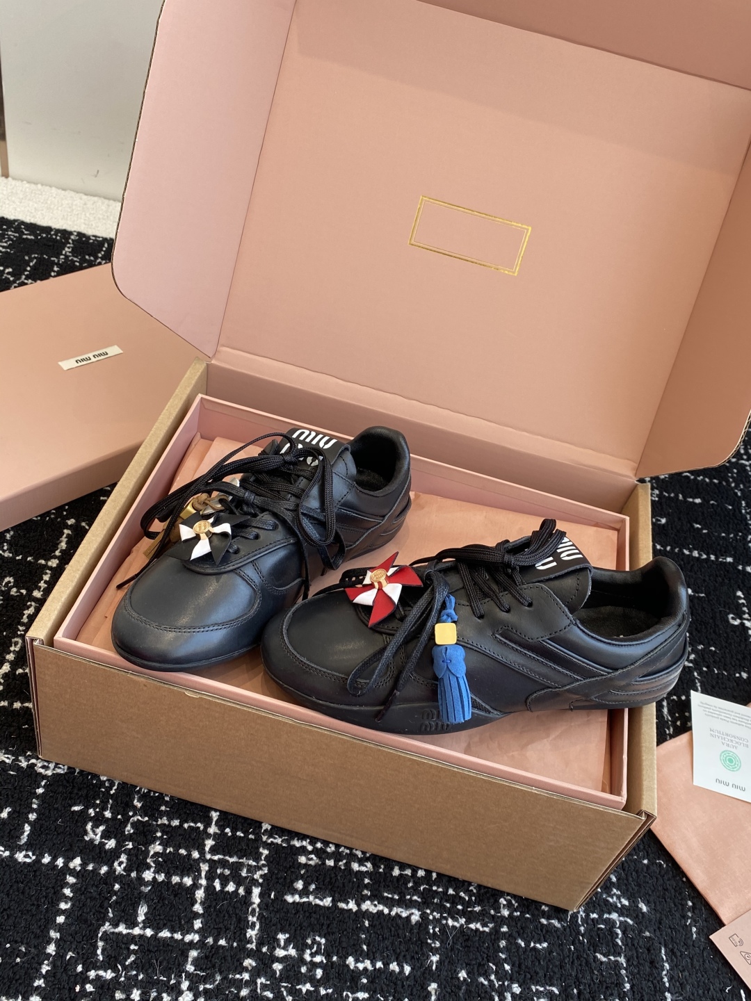 代购级（官网同步✈️盒包装）
Miu Miu 25ss 春夏新款走秀MiuMiu 情侣款德训 休闲鞋 
