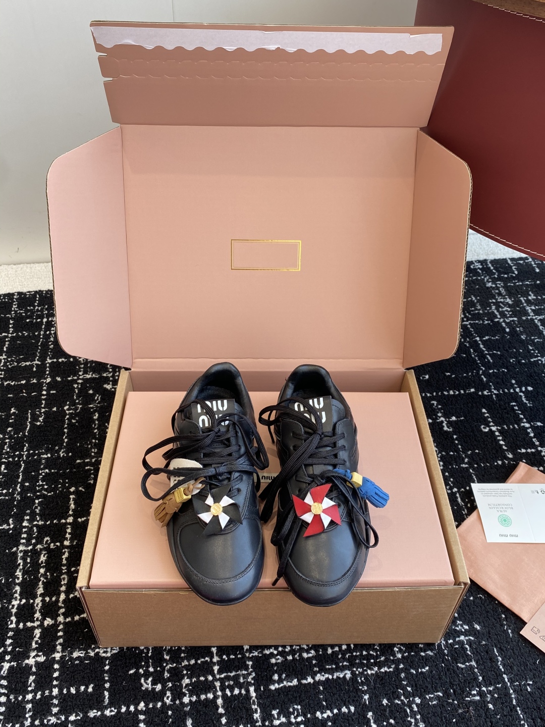 代购级（官网同步✈️盒包装）
Miu Miu 25ss 春夏新款走秀MiuMiu 情侣款德训 休闲鞋 
