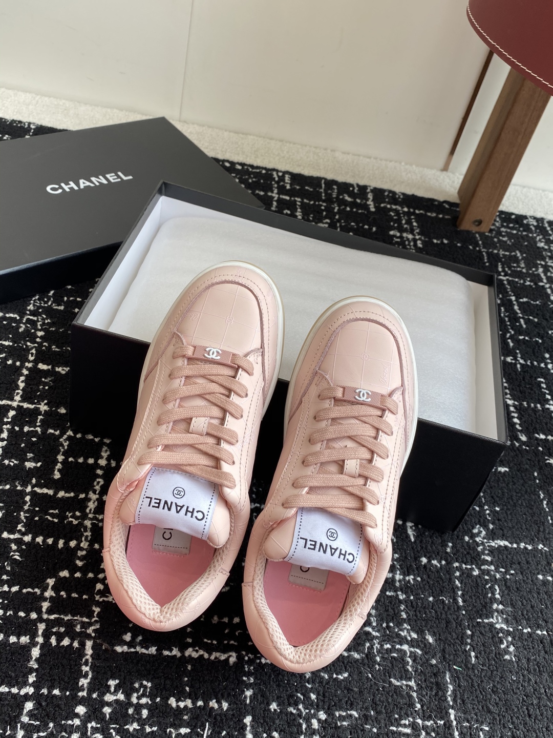 代购级
CHANEL  25ss 早春度假系列运动鞋 休闲鞋

原版购入开发 做货  经典设计 重新演绎