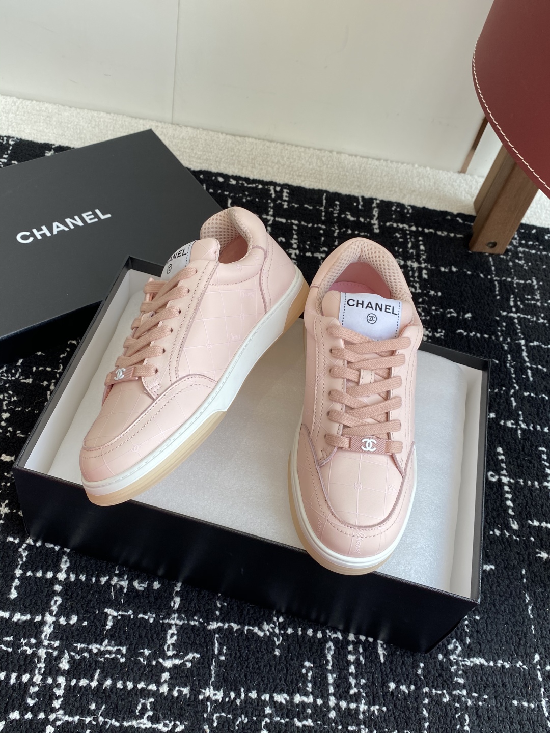 代购级
CHANEL  25ss 早春度假系列运动鞋 休闲鞋

原版购入开发 做货  经典设计 重新演绎