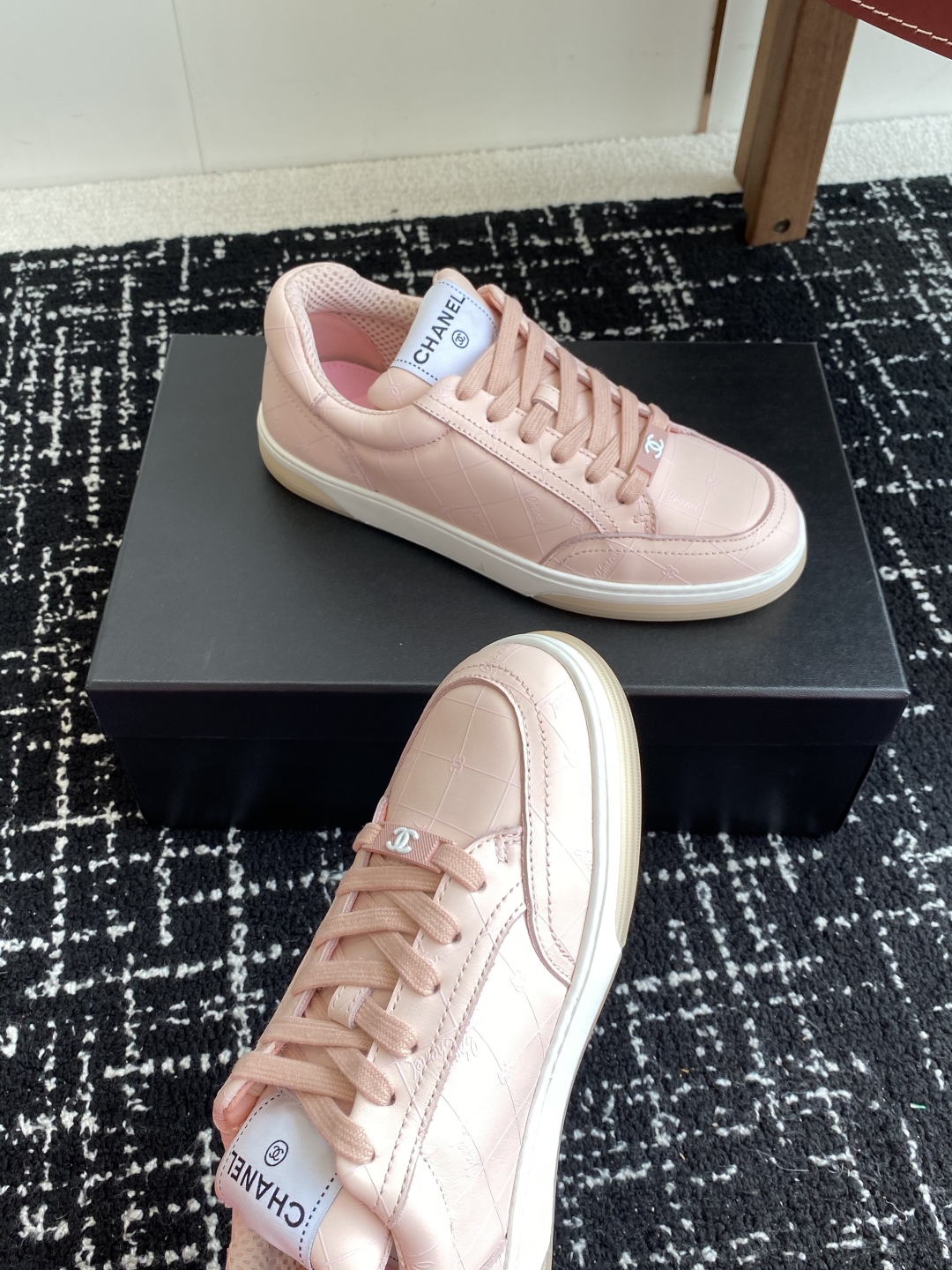 代购级
CHANEL  25ss 早春度假系列运动鞋 休闲鞋

原版购入开发 做货  经典设计 重新演绎