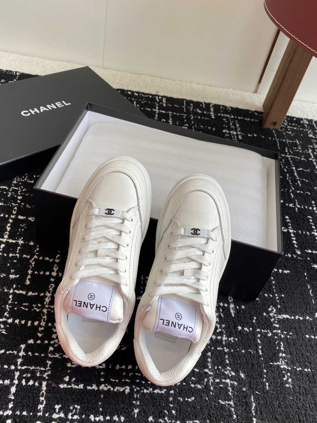 代购级
CHANEL  25ss 早春度假系列运动鞋 休闲鞋

原版购入开发 做货  经典设计 重新演绎