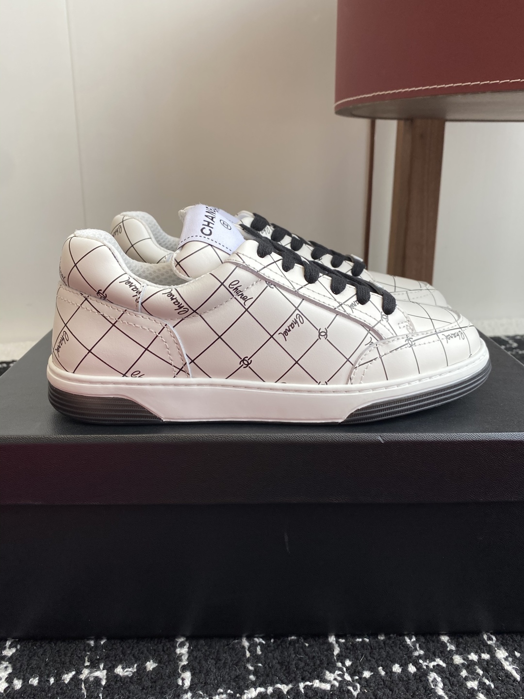 代购级
CHANEL  25ss 早春度假系列运动鞋 休闲鞋

原版购入开发 做货  经典设计 重新演绎
