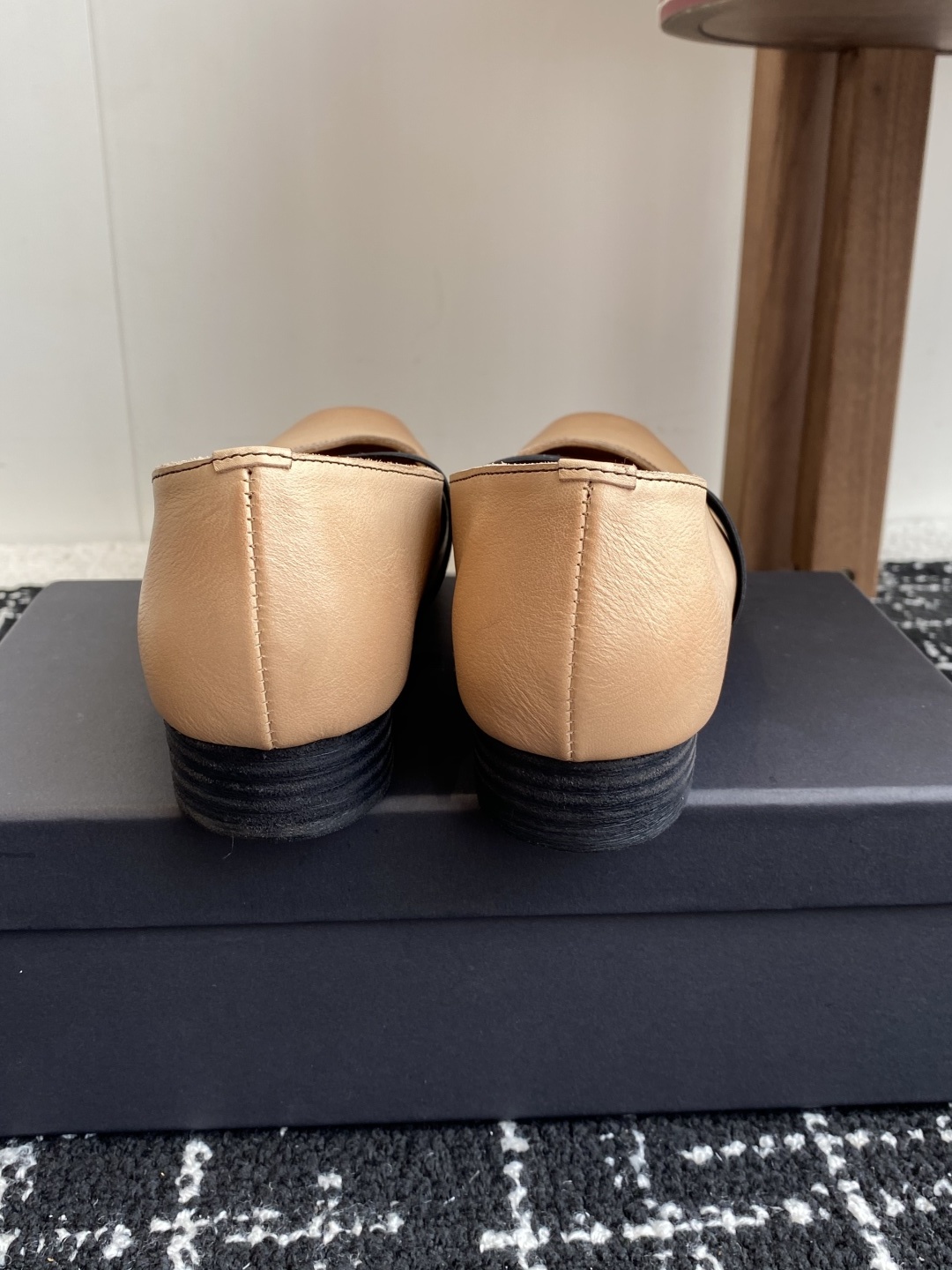 代购级
又加新色了 Uma Wang经典款复古做旧芭蕾舞鞋
专柜一上全部断货,难买程度堪比guidi稀