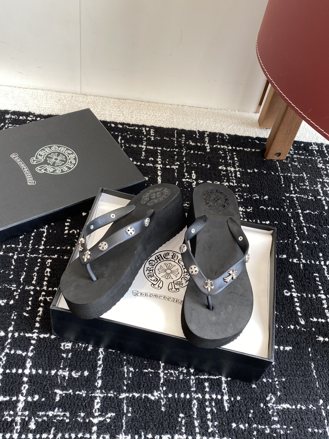 代购级
ChromeHearts  克罗心 25ss 今夏最流行的懒厚底人拖鞋，韩版潮流夏季时尚

高端