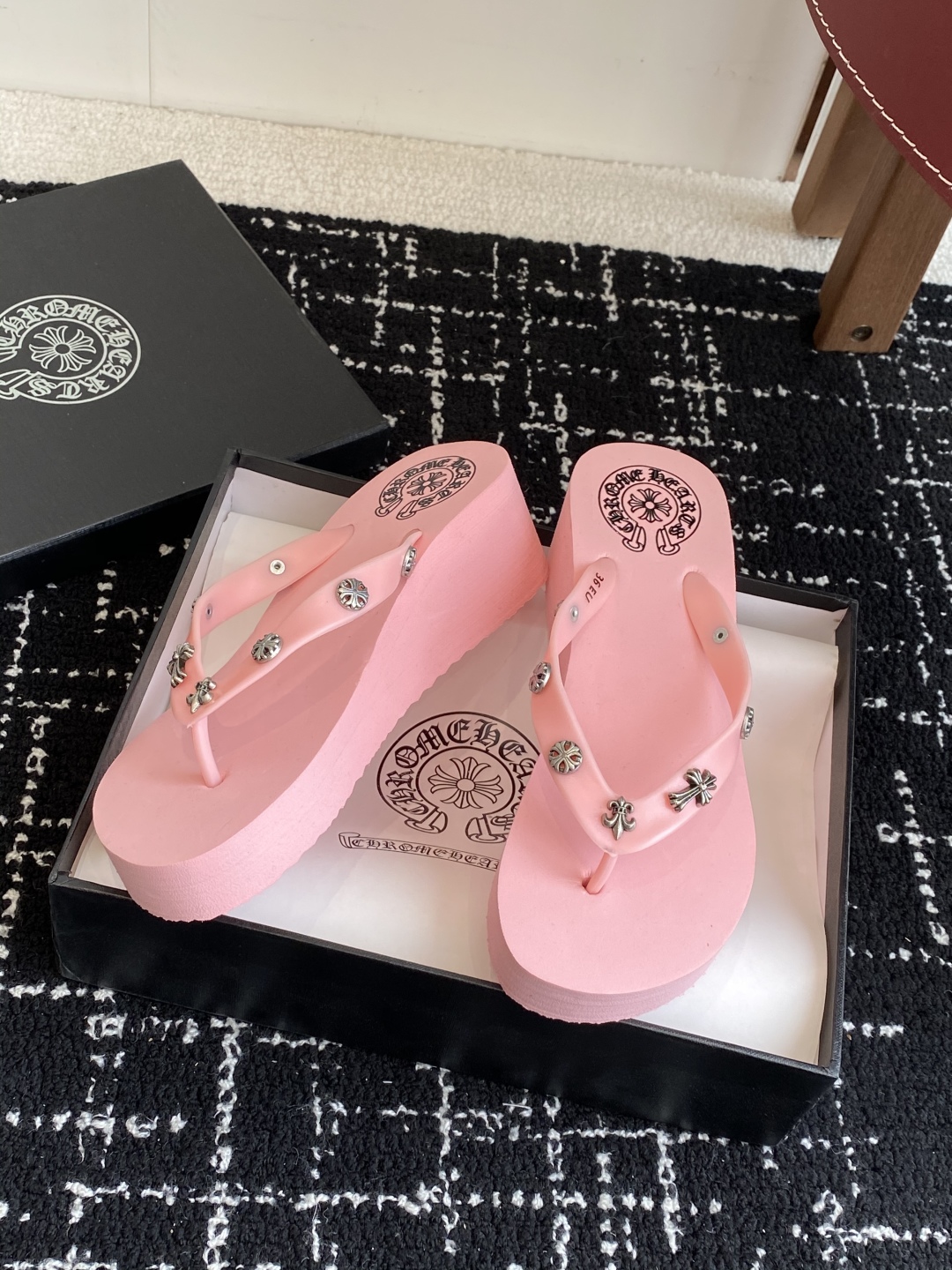 代购级
ChromeHearts  克罗心 25ss 今夏最流行的懒厚底人拖鞋，韩版潮流夏季时尚

高端