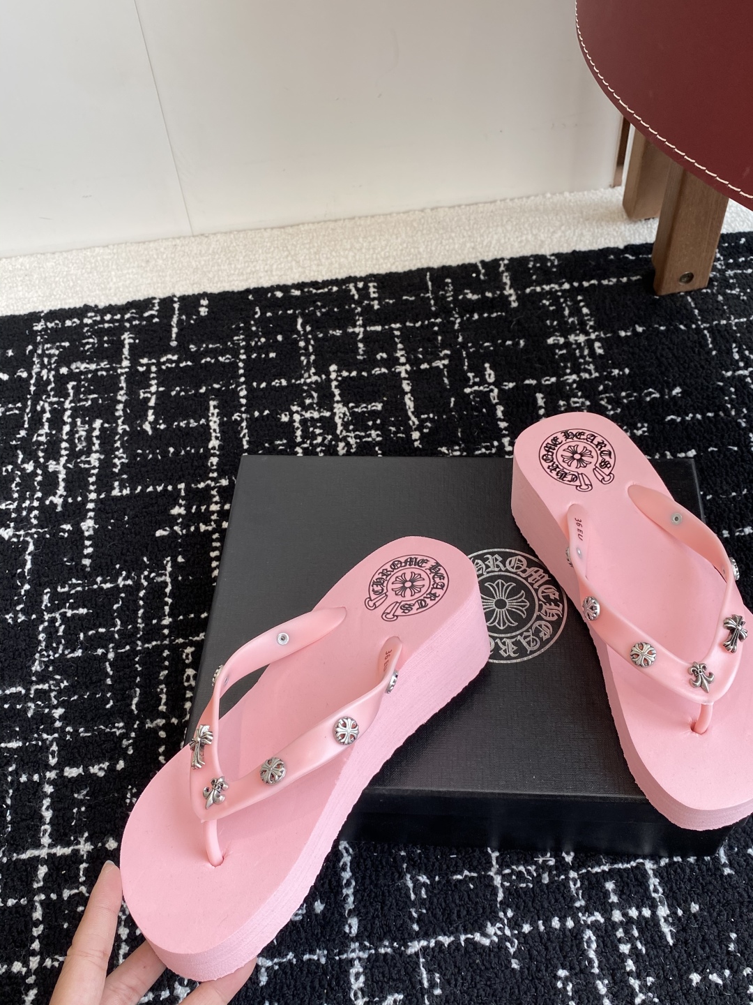 代购级
ChromeHearts  克罗心 25ss 今夏最流行的懒厚底人拖鞋，韩版潮流夏季时尚

高端