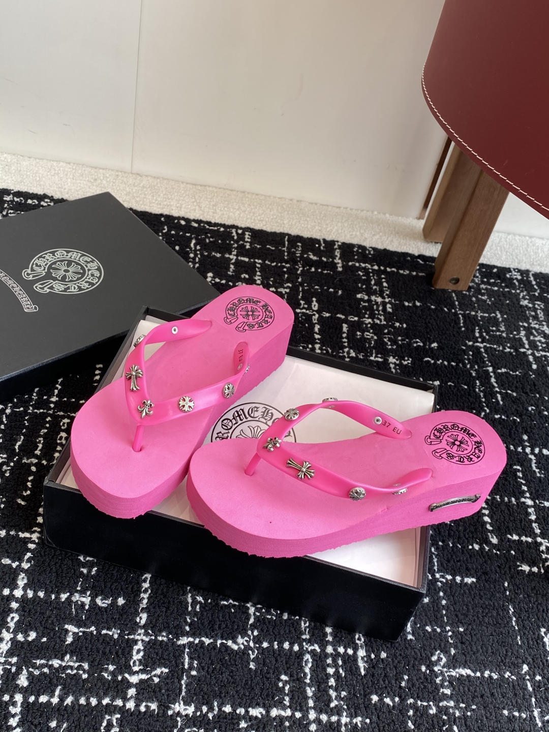 代购级
ChromeHearts  克罗心 25ss 今夏最流行的懒厚底人拖鞋，韩版潮流夏季时尚

高端
