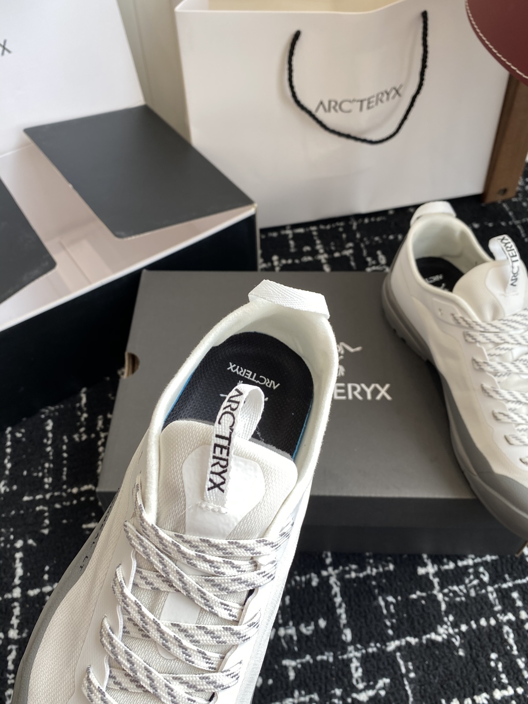东莞代购级（⚠️官网同步✈️盒包装）
Aerios FL ARCTERYX 始祖鸟 情侣款 透气运动鞋攀