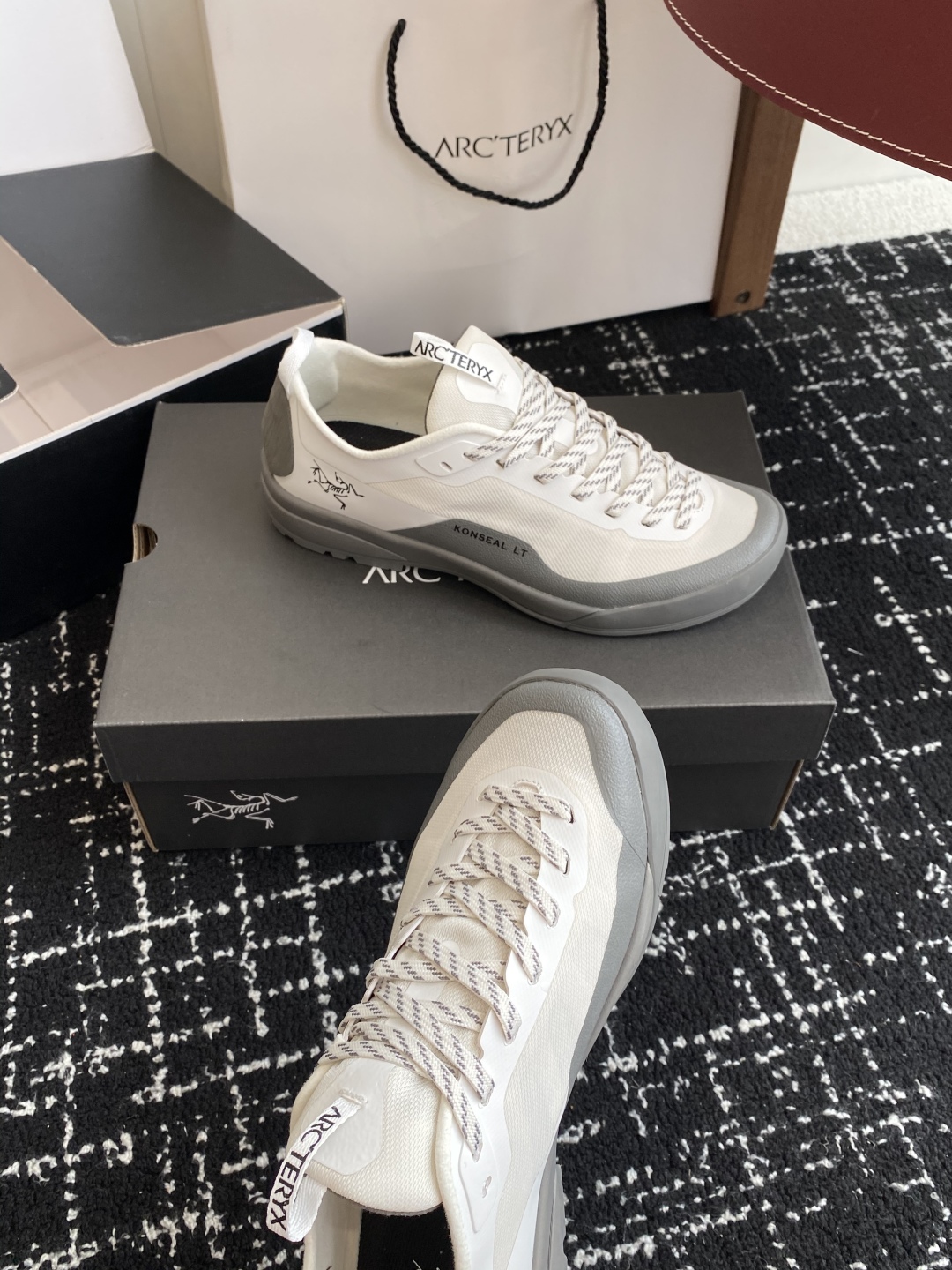 东莞代购级（⚠️官网同步✈️盒包装）
Aerios FL ARCTERYX 始祖鸟 情侣款 透气运动鞋攀