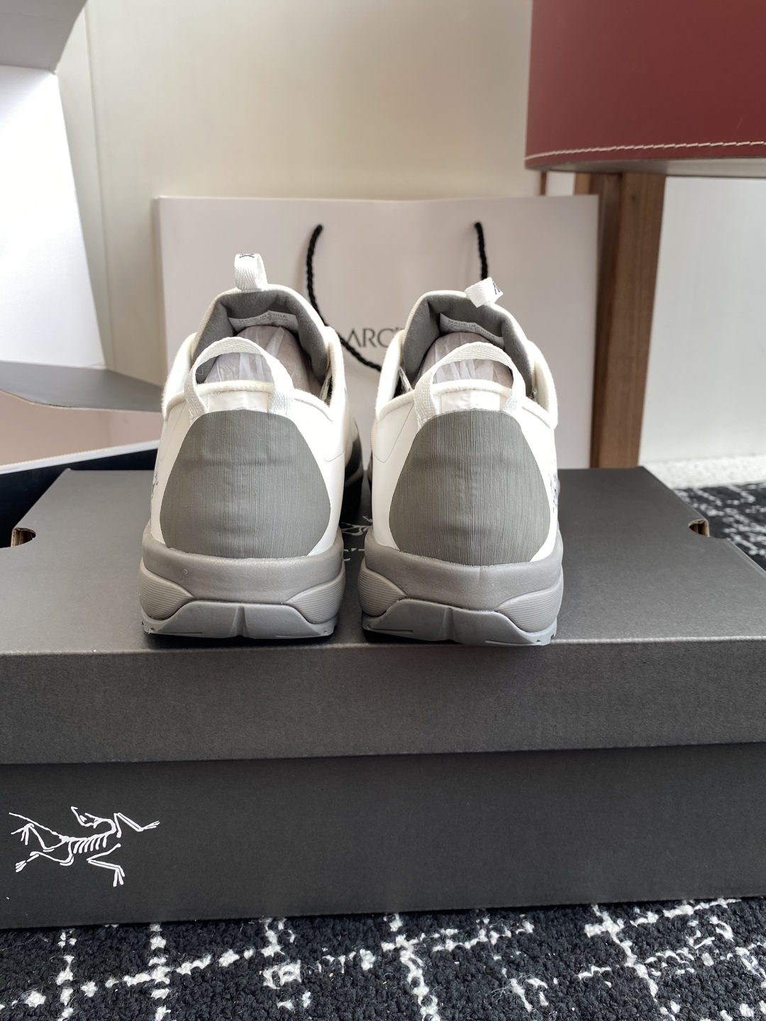 东莞代购级（⚠️官网同步✈️盒包装）
Aerios FL ARCTERYX 始祖鸟 情侣款 透气运动鞋攀