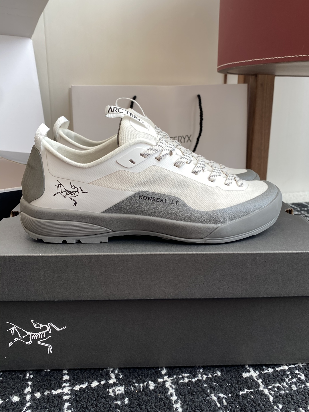 东莞代购级（⚠️官网同步✈️盒包装）
Aerios FL ARCTERYX 始祖鸟 情侣款 透气运动鞋攀