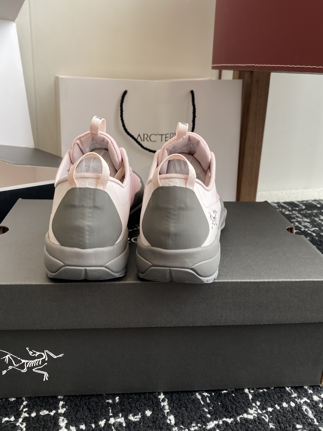东莞代购级（⚠️官网同步✈️盒包装）
Aerios FL ARCTERYX 始祖鸟 情侣款 透气运动鞋攀