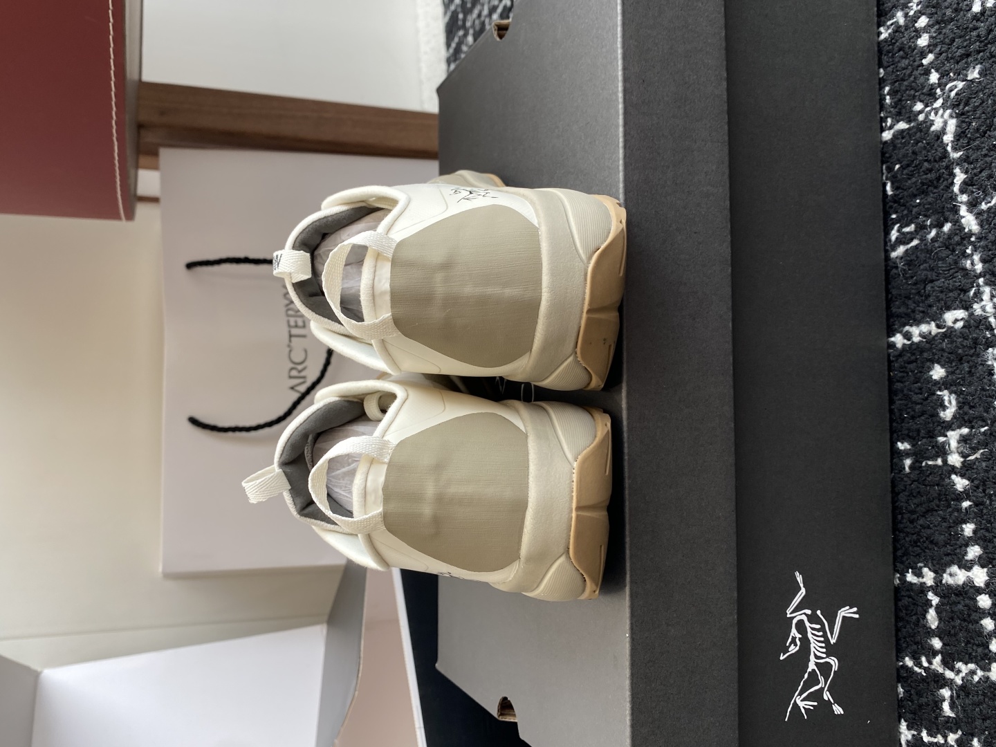 东莞代购级（⚠️官网同步✈️盒包装）
Aerios FL ARCTERYX 始祖鸟 情侣款 透气运动鞋攀