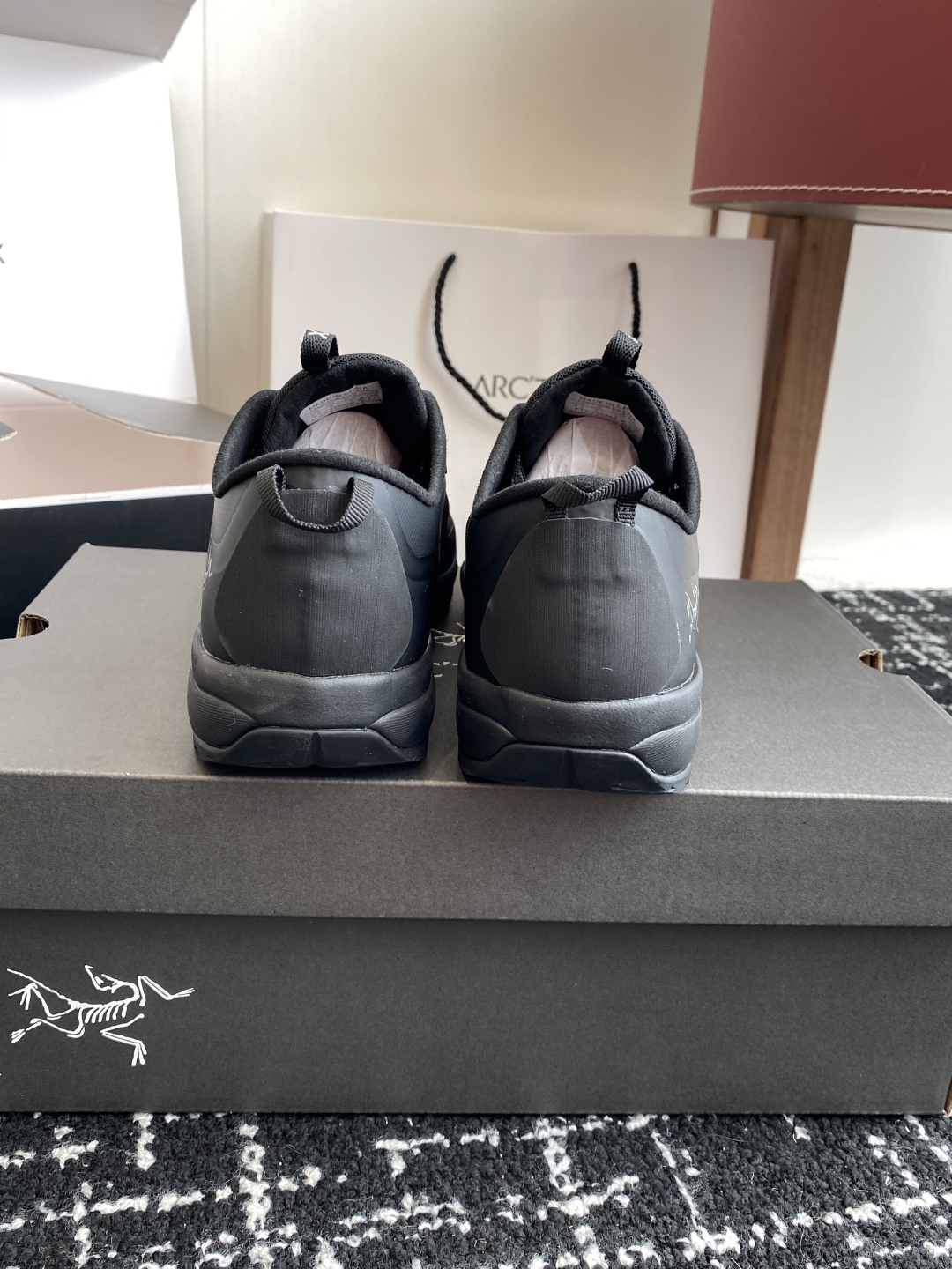 东莞代购级（⚠️官网同步✈️盒包装）
Aerios FL ARCTERYX 始祖鸟 情侣款 透气运动鞋攀