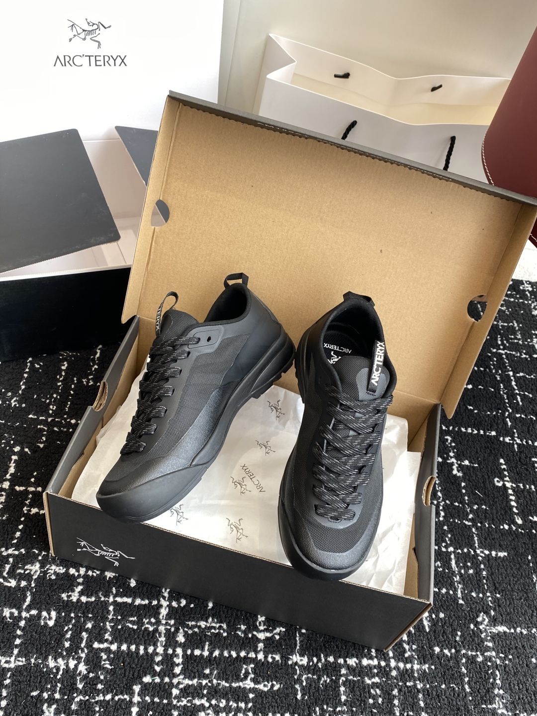 东莞代购级（⚠️官网同步✈️盒包装）
Aerios FL ARCTERYX 始祖鸟 情侣款 透气运动鞋攀