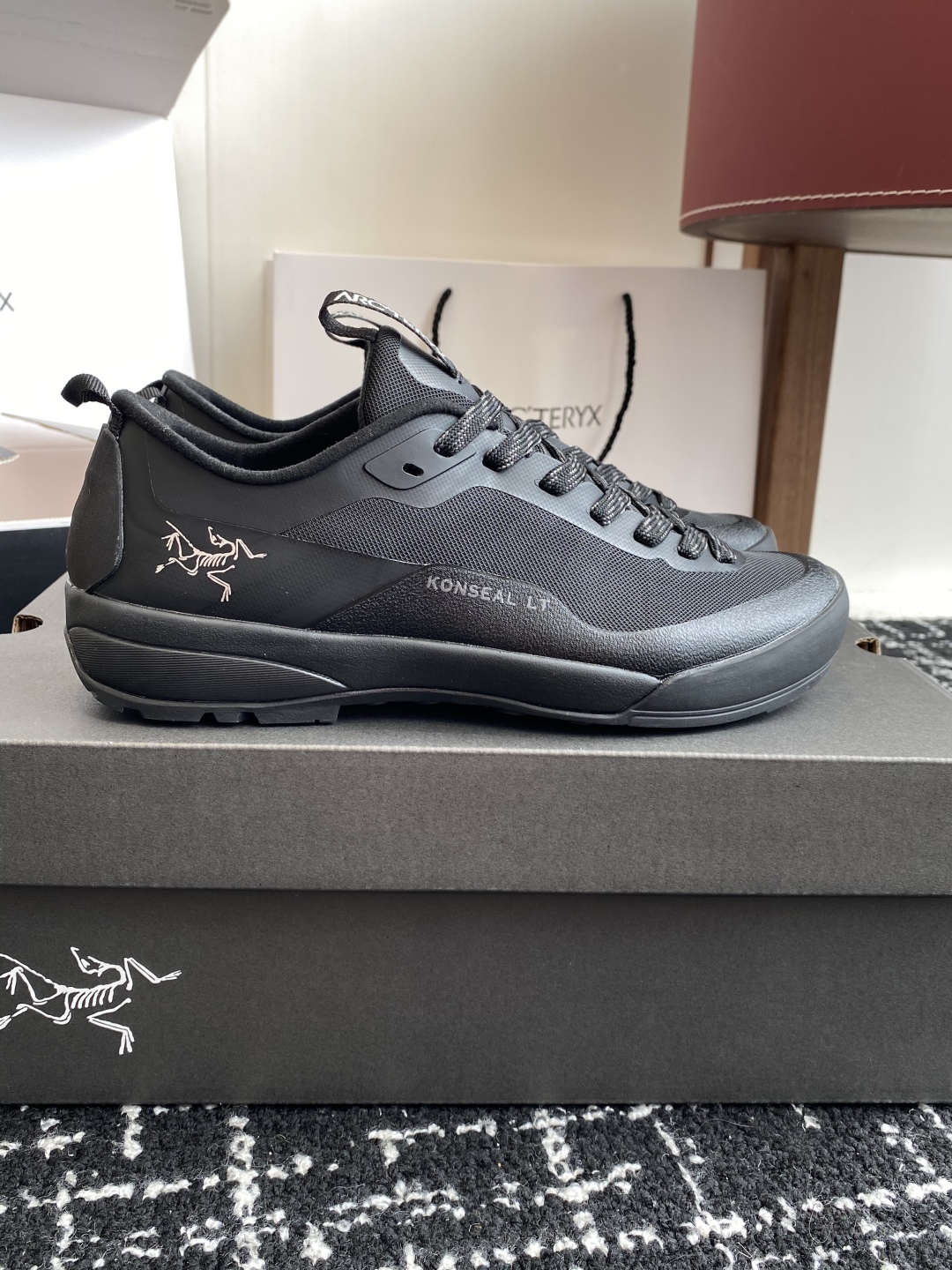 东莞代购级（⚠️官网同步✈️盒包装）
Aerios FL ARCTERYX 始祖鸟 情侣款 透气运动鞋攀