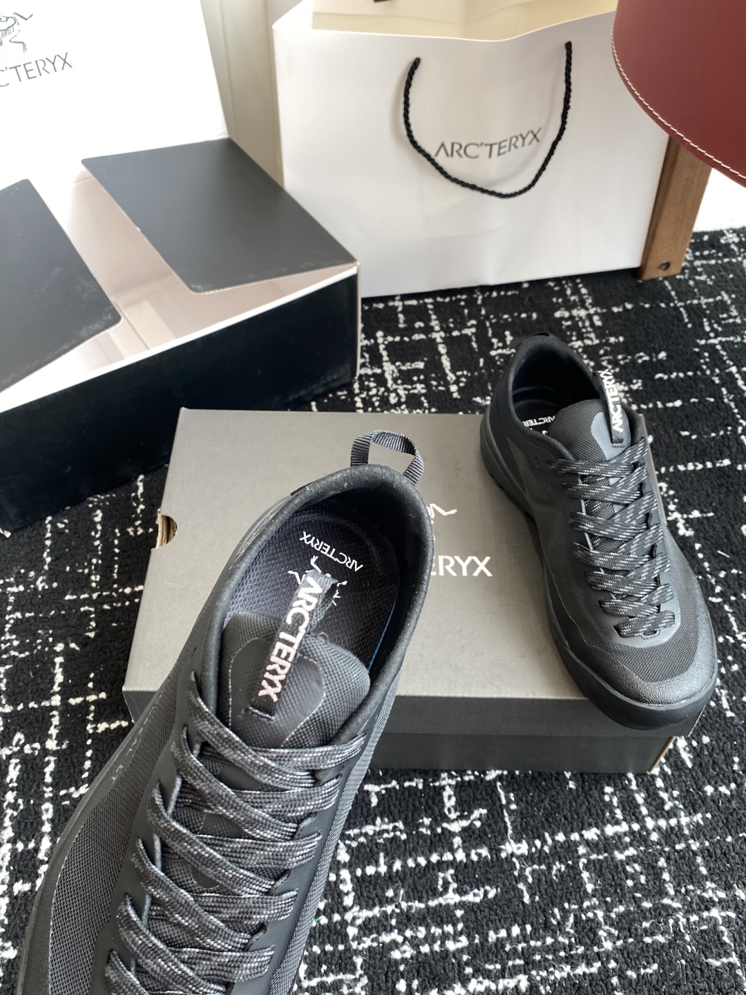东莞代购级（⚠️官网同步✈️盒包装）
Aerios FL ARCTERYX 始祖鸟 情侣款 透气运动鞋攀