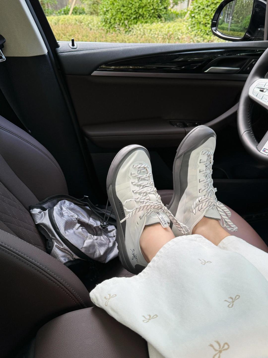 NO:692784,Gray and white upper foot picture for reference, casual shoes/sports shoes, sneakers19860909灰白 上脚图 参考,休闲鞋/运动鞋,sneakers,Women's Shoes