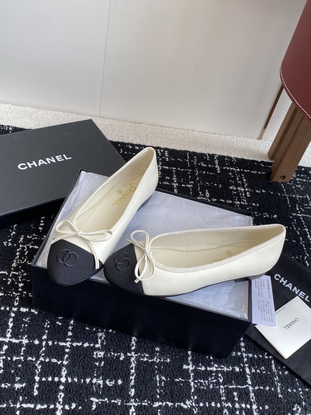 代购级
CHANEL小香 25ss 春夏 芭蕾舞鞋 宛如女神脖子上的项链,上脚包裹性非常好,上脚跟显瘦,