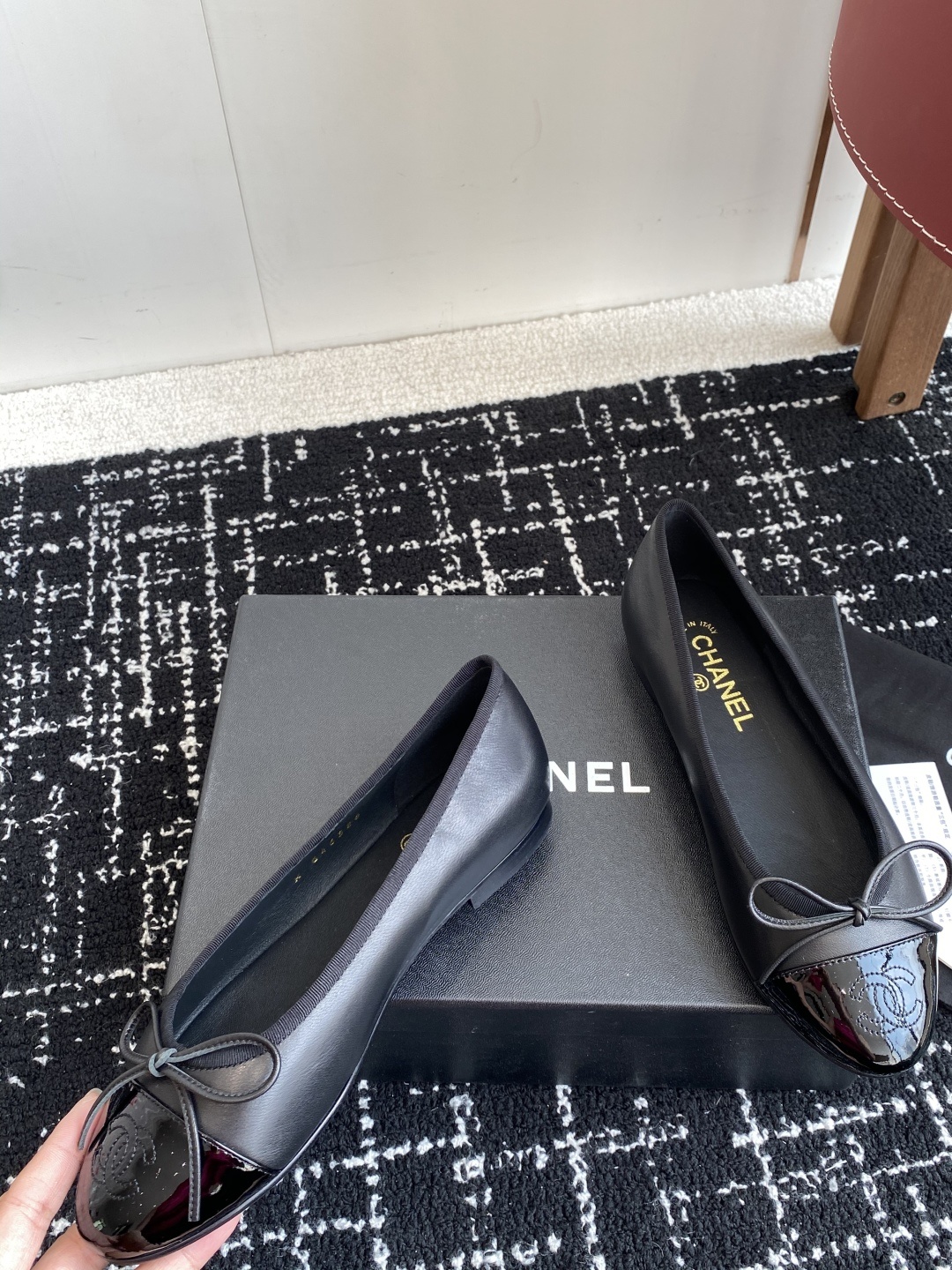 代购级
CHANEL小香 25ss 春夏 芭蕾舞鞋 宛如女神脖子上的项链,上脚包裹性非常好,上脚跟显瘦,