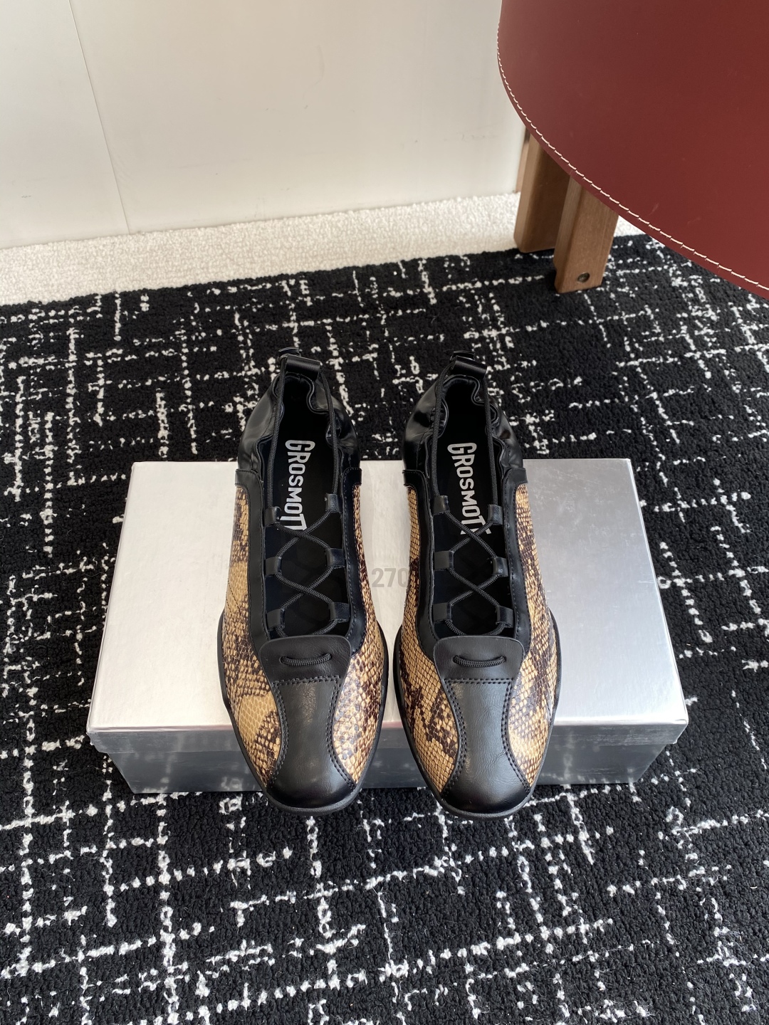 代购级
27QUAI 25ss 春夏新款 走秀款德训 拳击鞋 休闲鞋

设计理念源于拳击鞋和芭蕾舞鞋两者