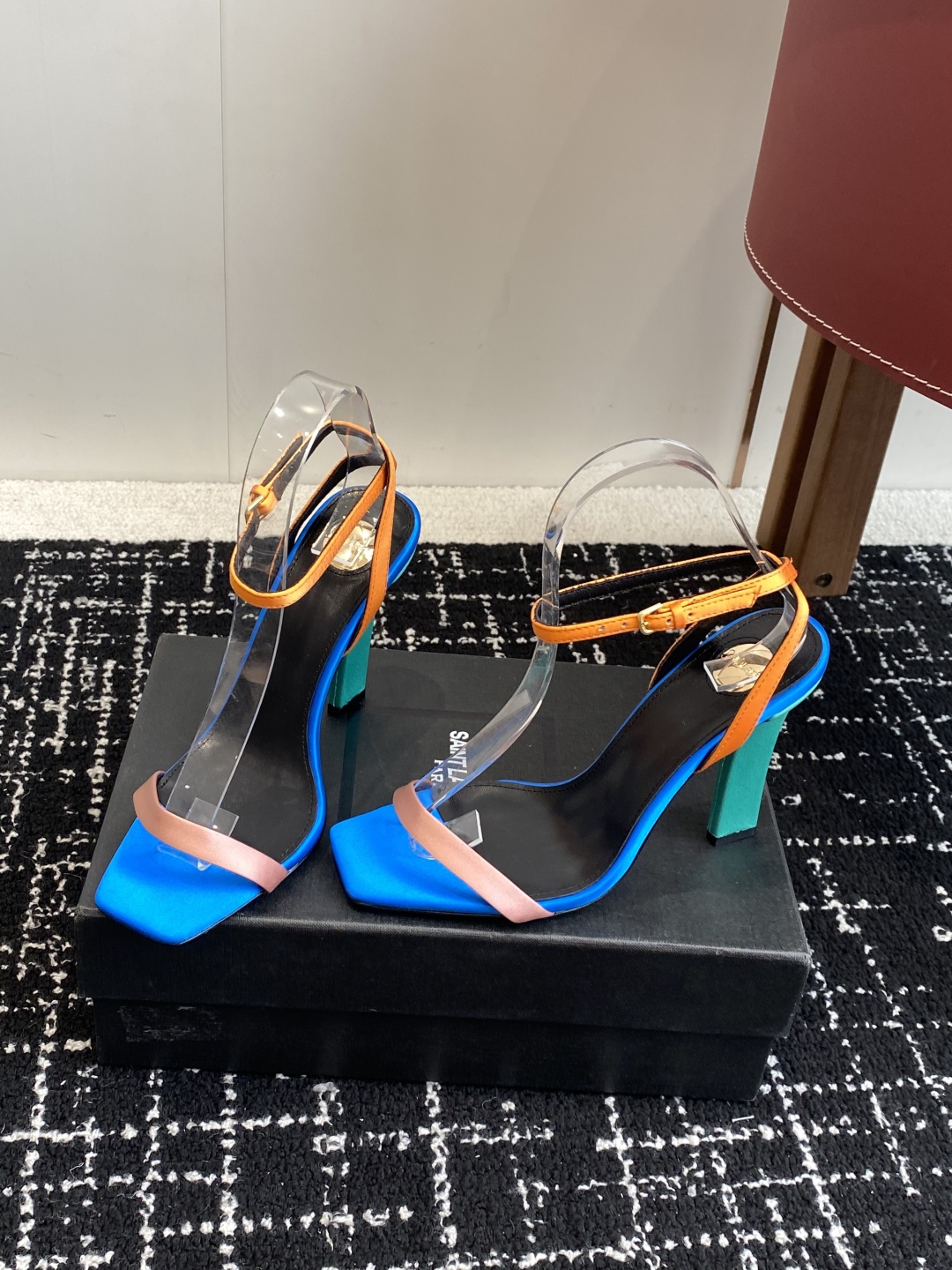 代购级
Saint Laurent / YSL圣罗兰坡跟凉鞋 顶级品质

2025夏季新款 百分百原版复