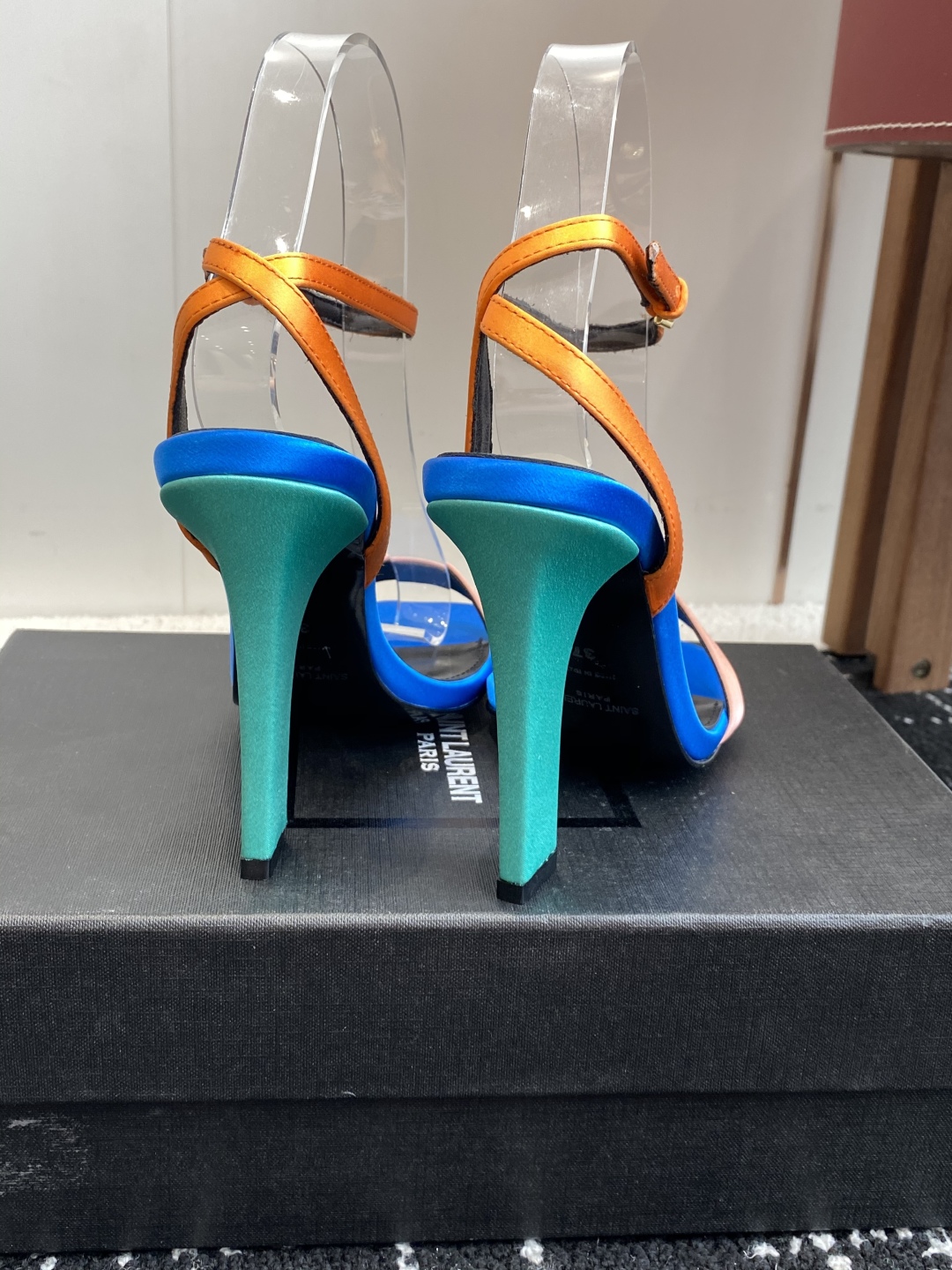 代购级
Saint Laurent / YSL圣罗兰坡跟凉鞋 顶级品质

2025夏季新款 百分百原版复