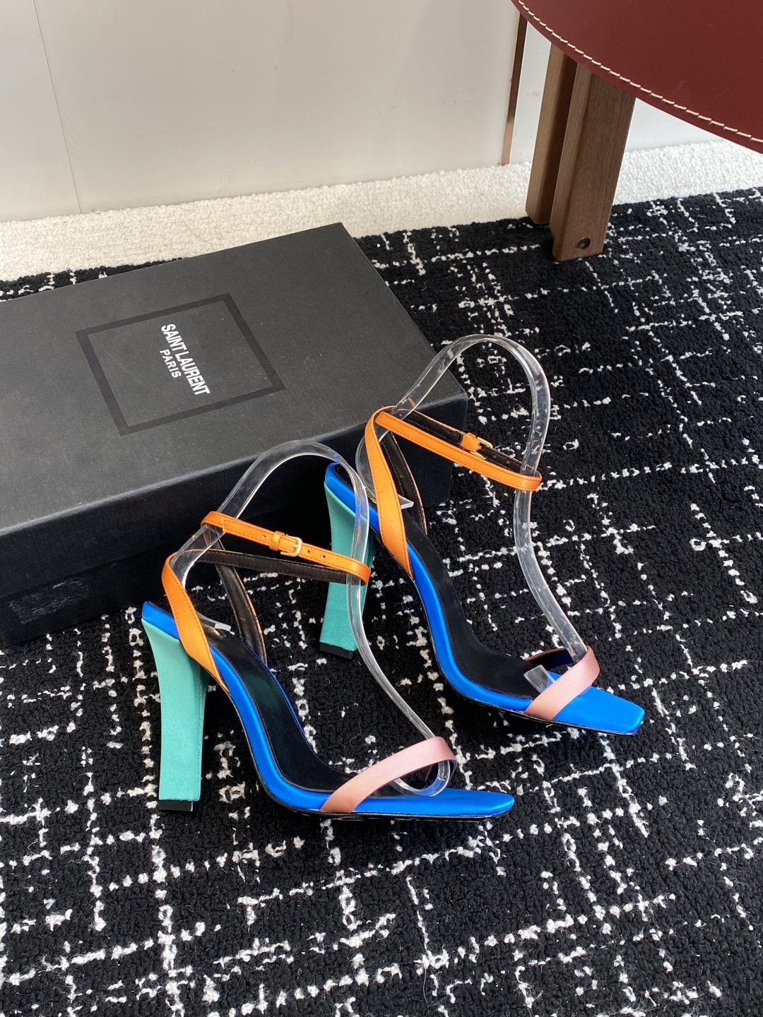 代购级
Saint Laurent / YSL圣罗兰坡跟凉鞋 顶级品质

2025夏季新款 百分百原版复