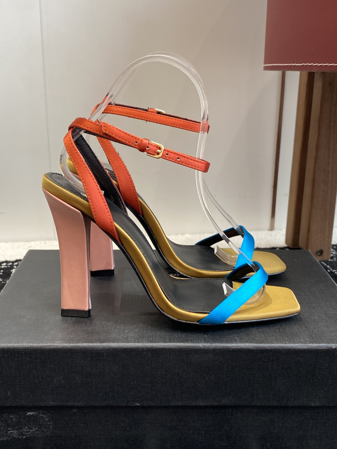 代购级
Saint Laurent / YSL圣罗兰坡跟凉鞋 顶级品质

2025夏季新款 百分百原版复